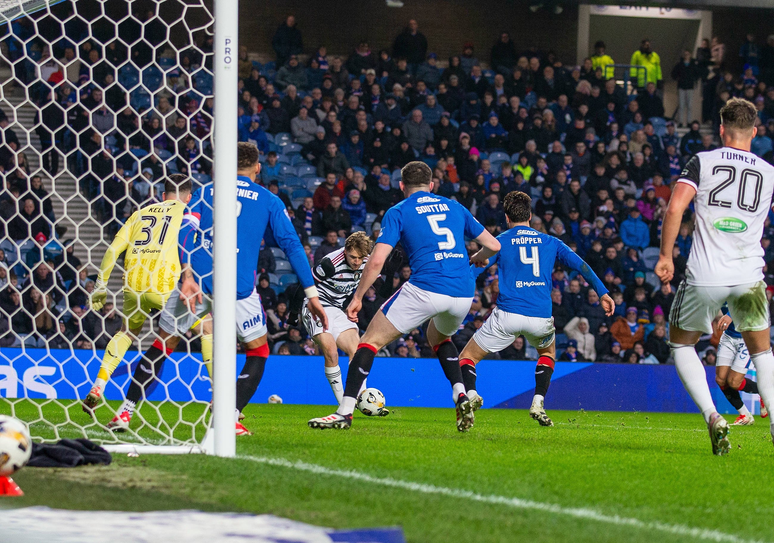Fotbalistul rom&acirc;n care a eliminat-o pe Rangers a vorbit cu Sport.ro după golul fantastic de pe Ibrox: &rdquo;Am avut așa un feeling că o să marchez!&rdquo;