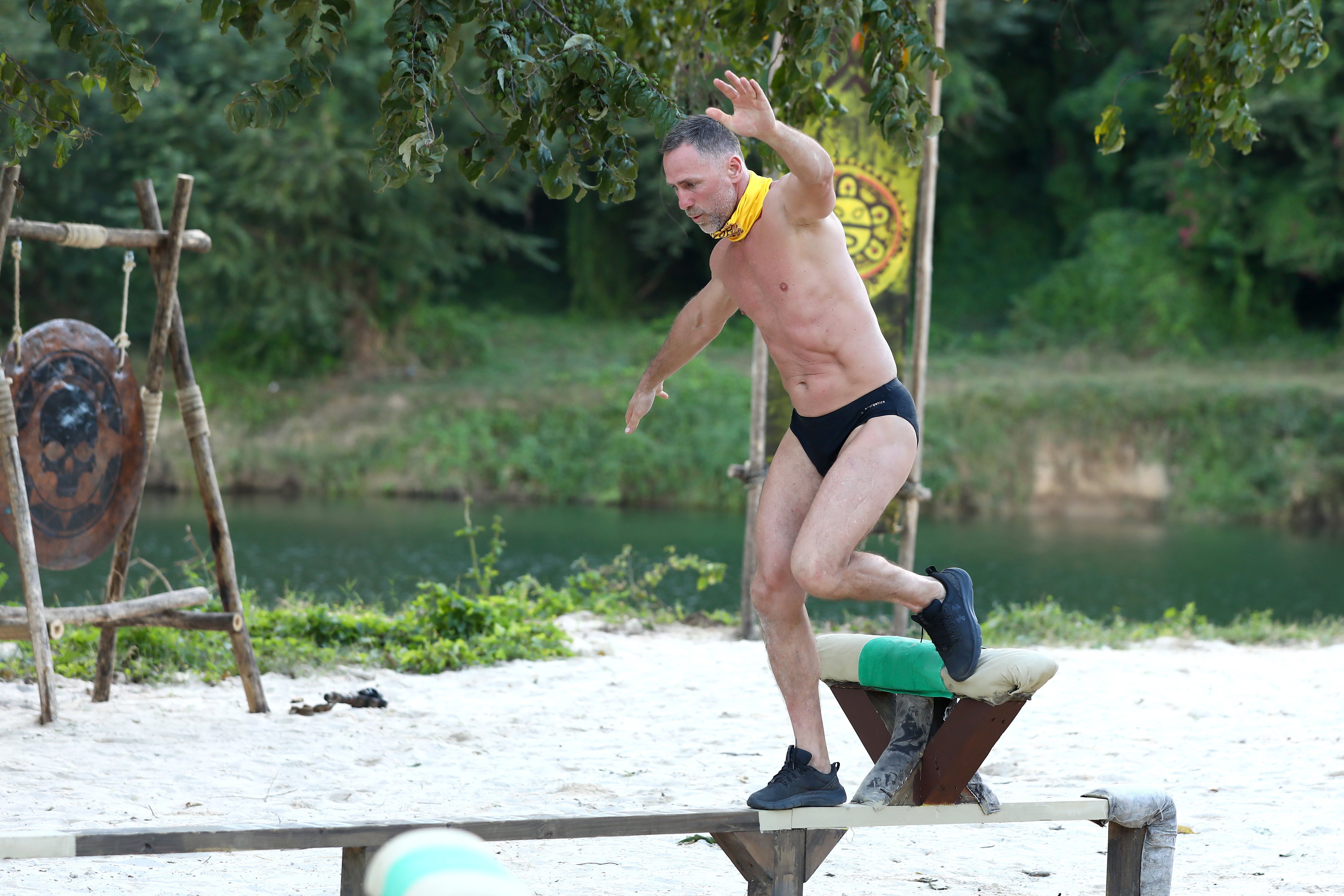 Uwe Dai, campionul de judo care &icirc;și testează limitele la Survivor Rom&acirc;nia: &bdquo;Dacă te urmărește un urs și ai l&acirc;ngă tine doi, trei oameni care nu știu să &icirc;noate, &icirc;ți dai seama c&acirc;t de utilă este această abilitate&rdquo;