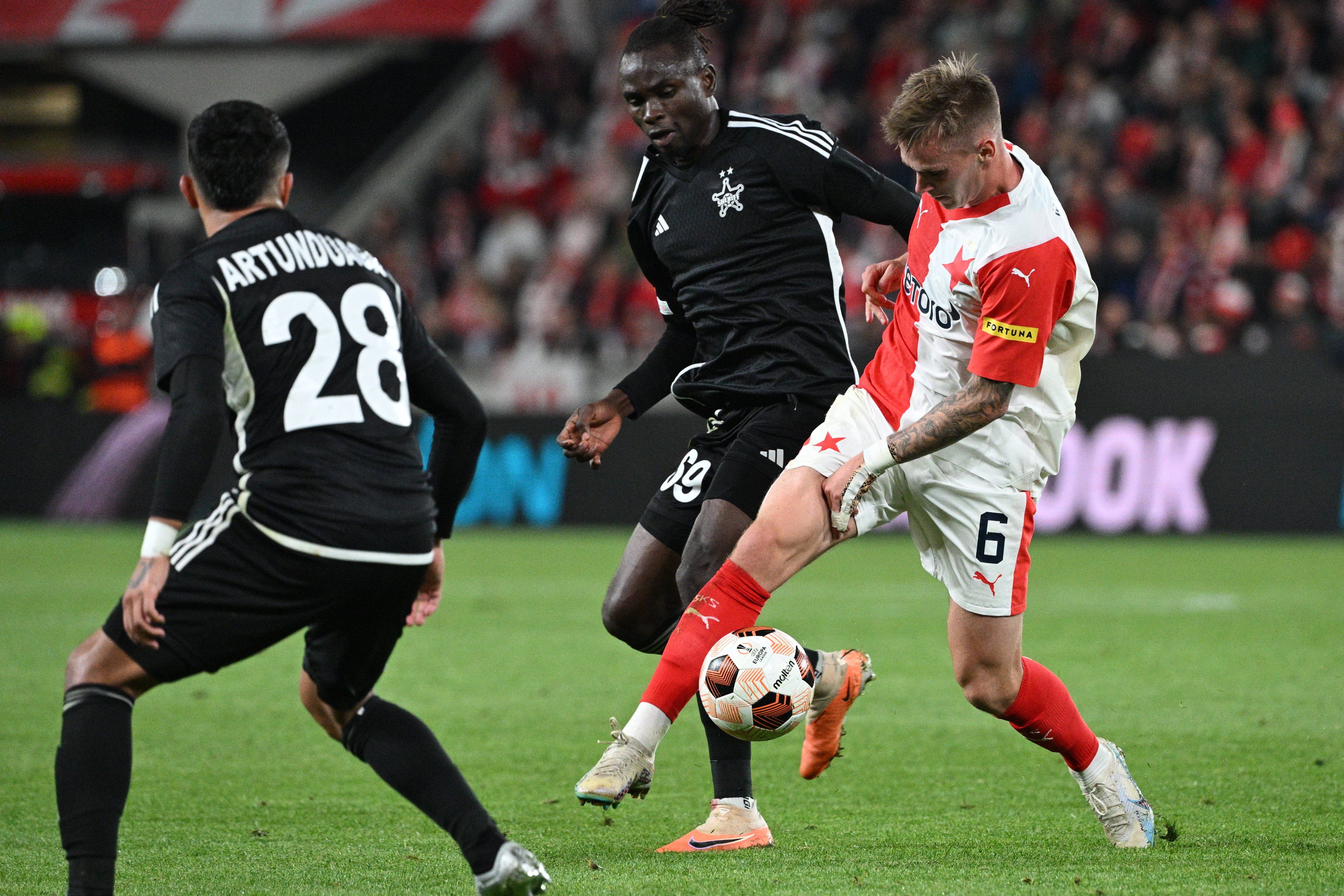 &Icirc;ncă un transfer tare la Rapid! &rdquo;A jucat &icirc;n Liga Campionilor&rdquo; și deja i-a dat gol lui Aioani