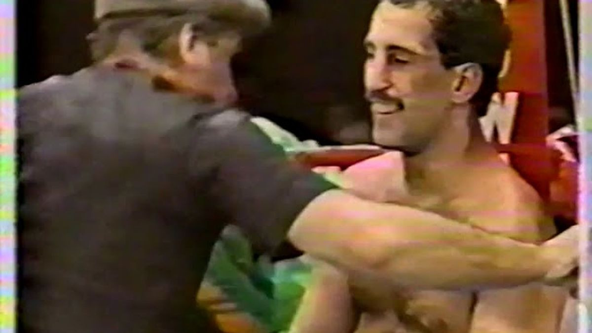 A murit Mark Weinman &rdquo;The Hammer&rdquo;, boxerul campion revenit &icirc;n ring cu victorie prin KO la 50 de ani!