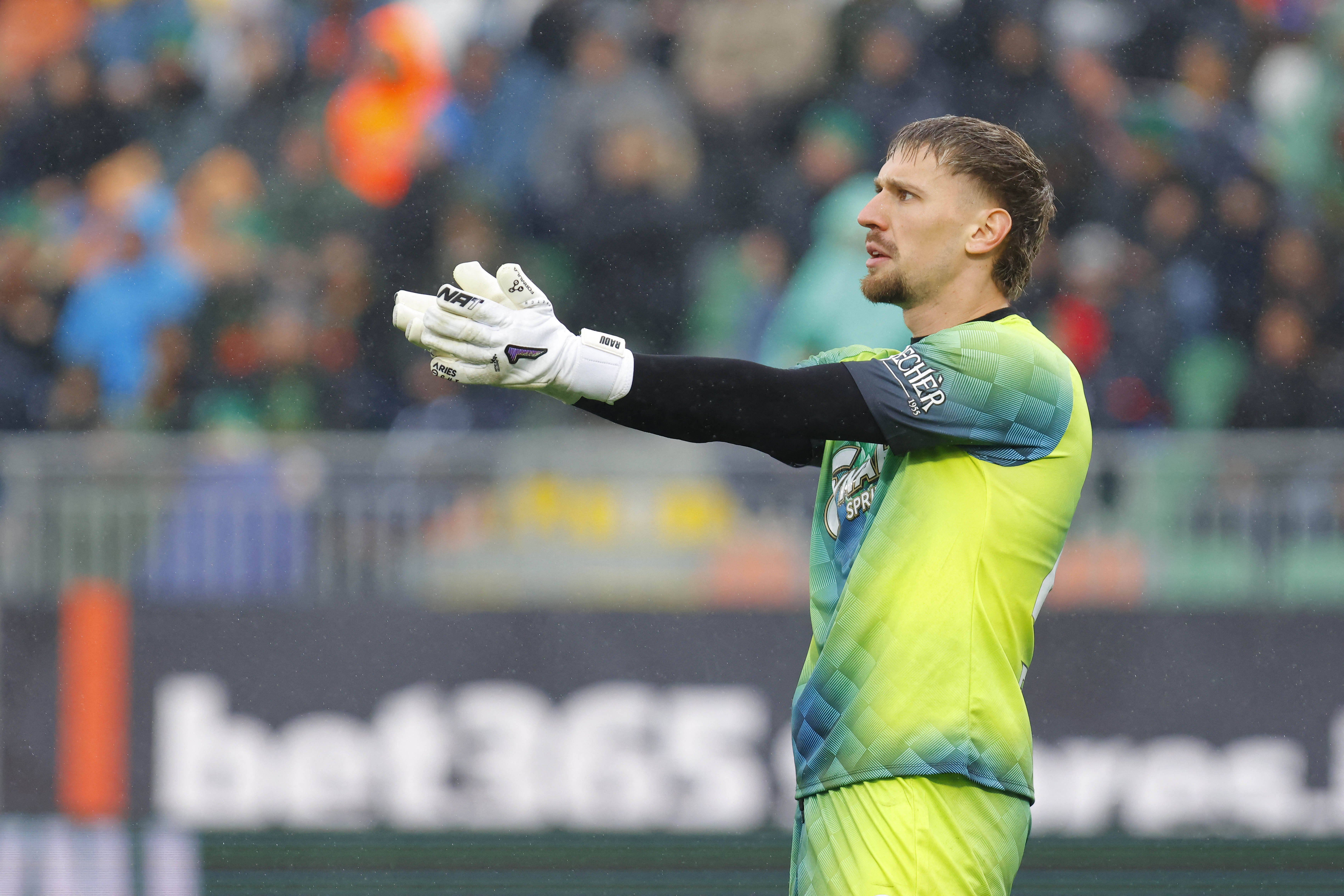 Ionuț Radu, eroul Veneției &icirc;n duelul cu Napoli! Portarul rom&acirc;n, desemnat MVP-ul partidei