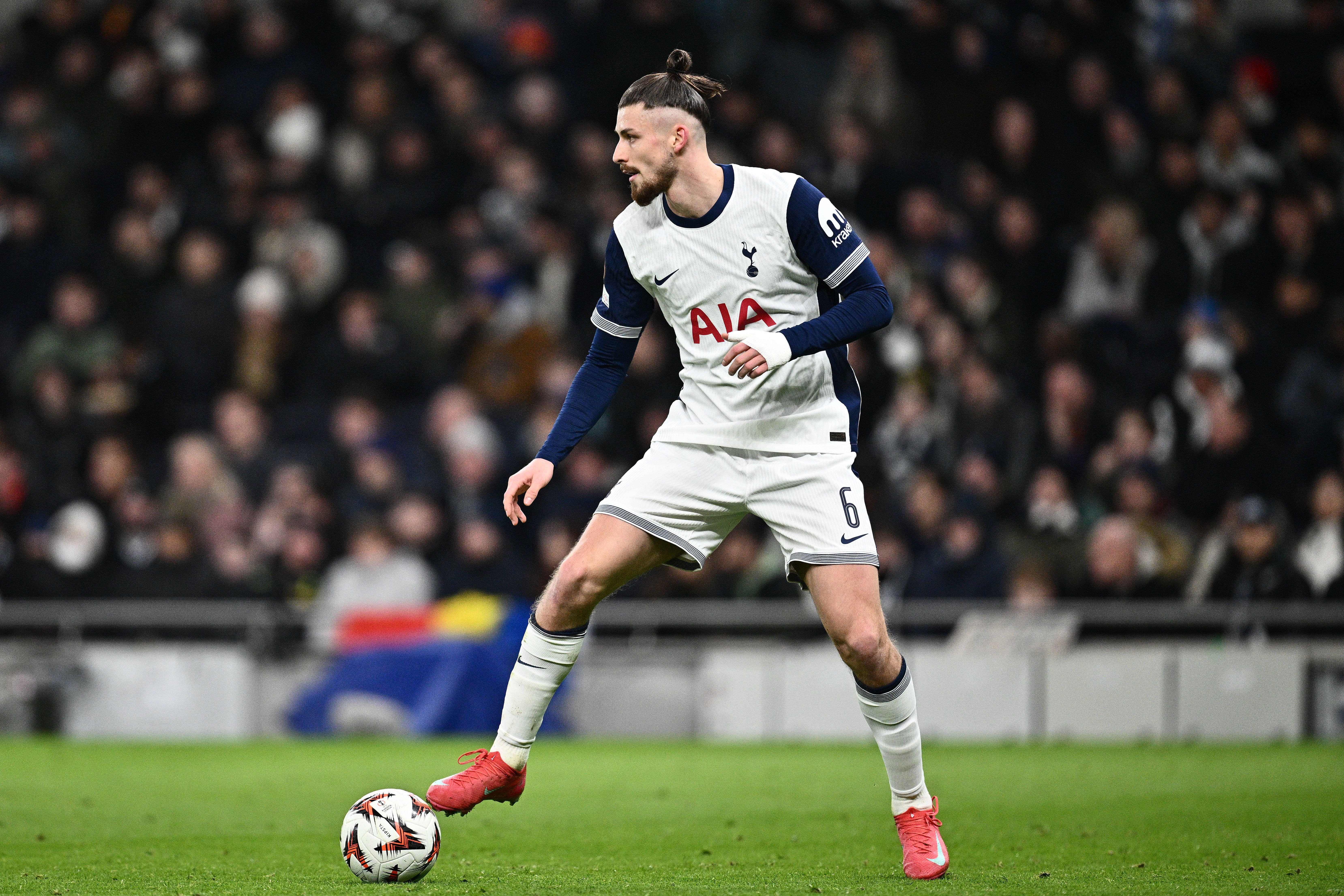 Radu Drăgușin, Tottenham și oferta din Qatar! Ce scrie The Guardian