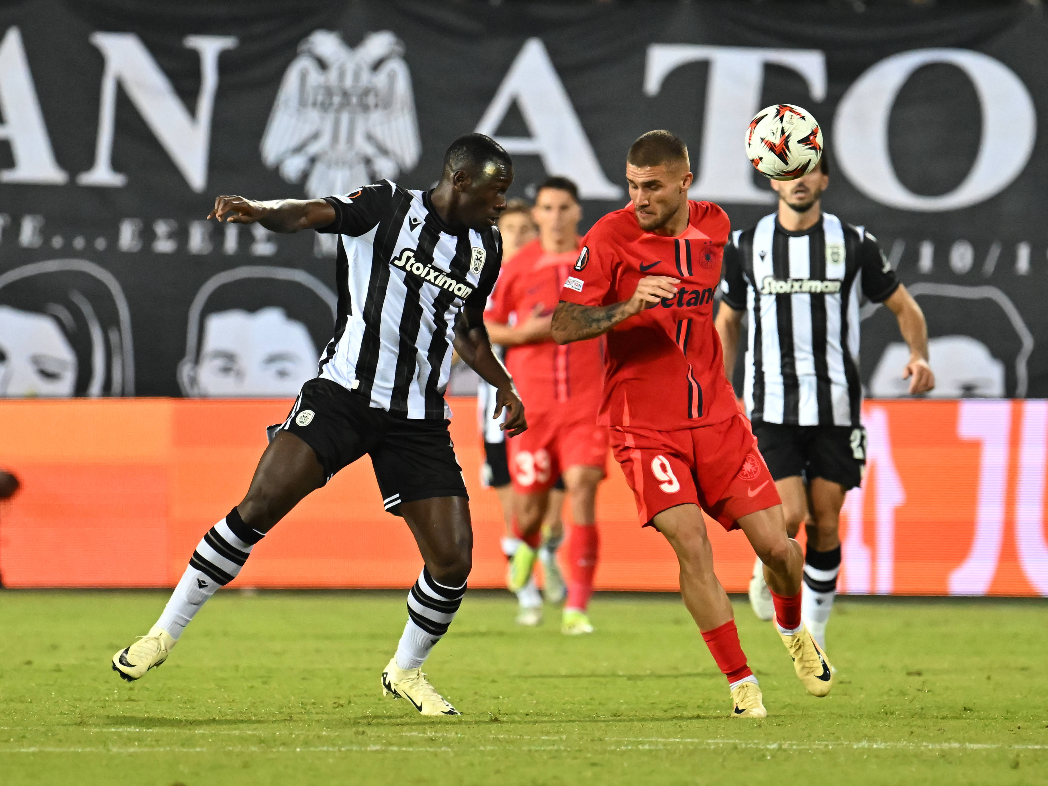 FCSB sau PAOK? Supercomputerul a ales echipa care se va califica &icirc;n optimile Europa League