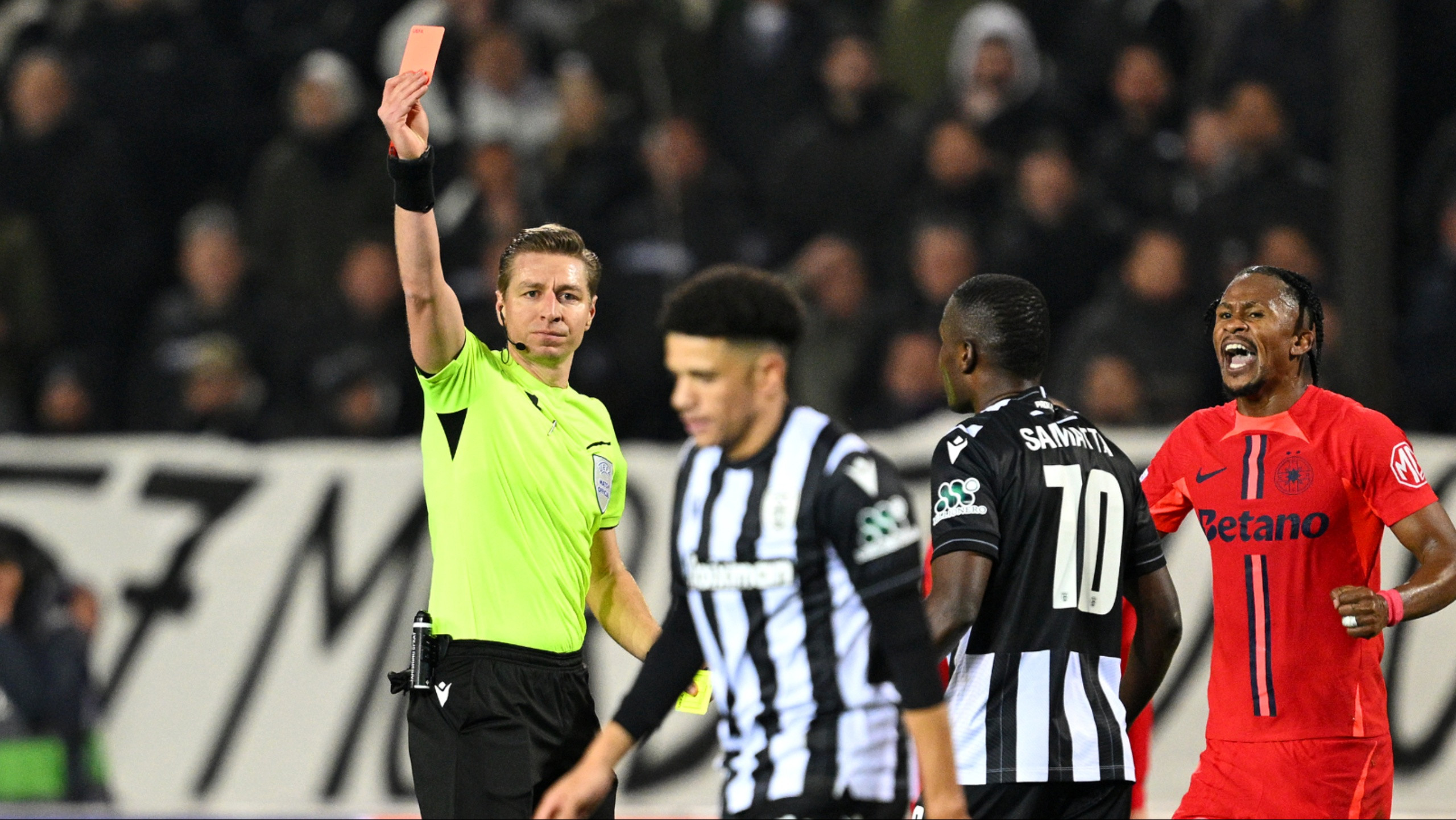 Ce coincidență! Grecii anunță ce se &icirc;nt&acirc;mplă cu arbitrul de la PAOK - FCSB care a produs revoltă