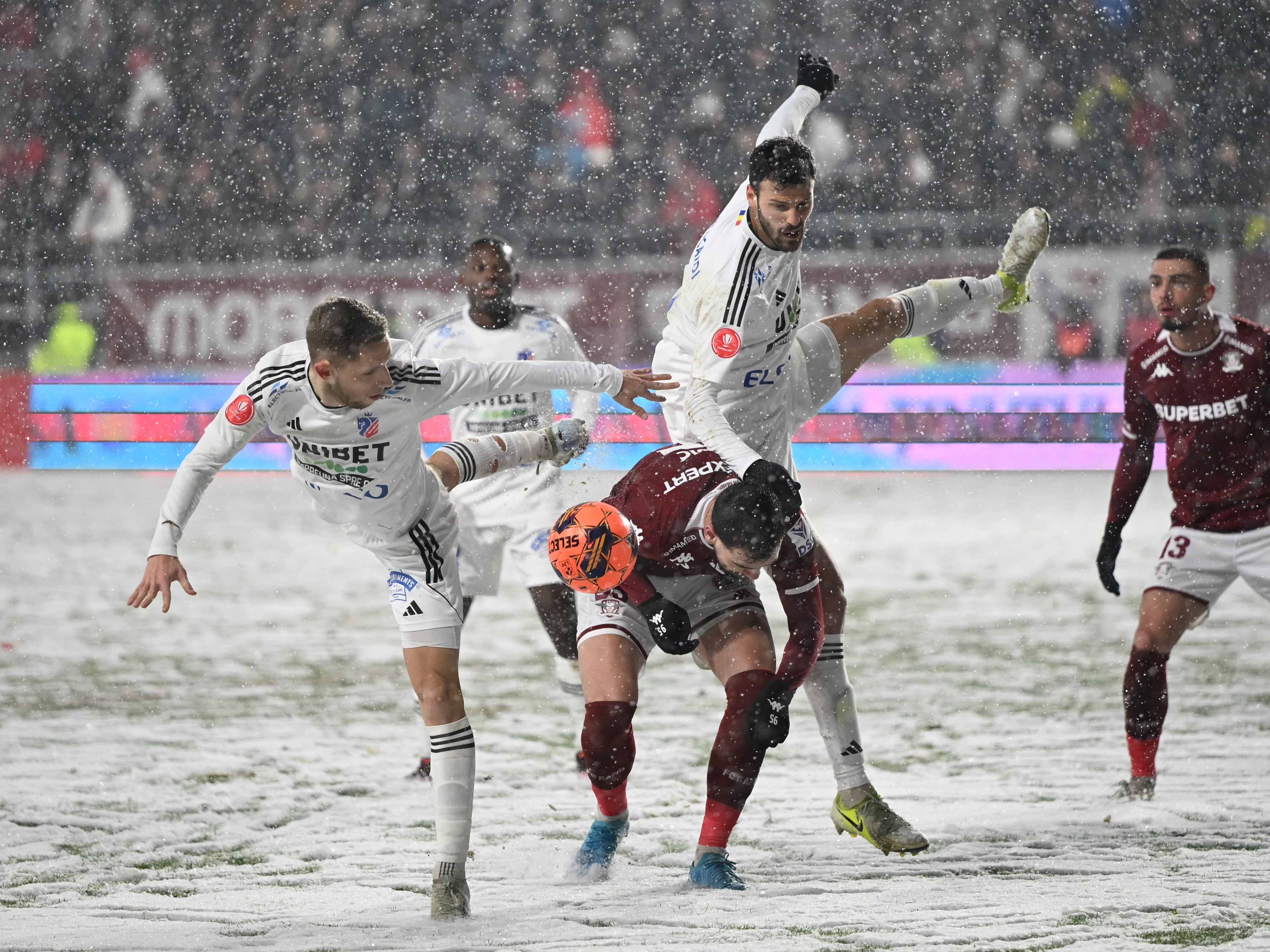 Valeriu Iftime a explicat cum a ajuns FC Botoșani să joace &icirc;n alb pe zăpada din Giulești