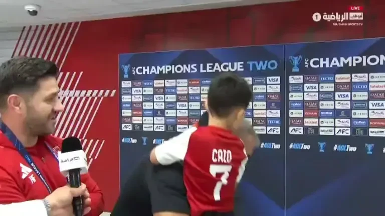 Olăroiu, interviu viral &icirc;n Emirate după un meci de infarct: &bdquo;Vă prezint noii mei jucători&ldquo;