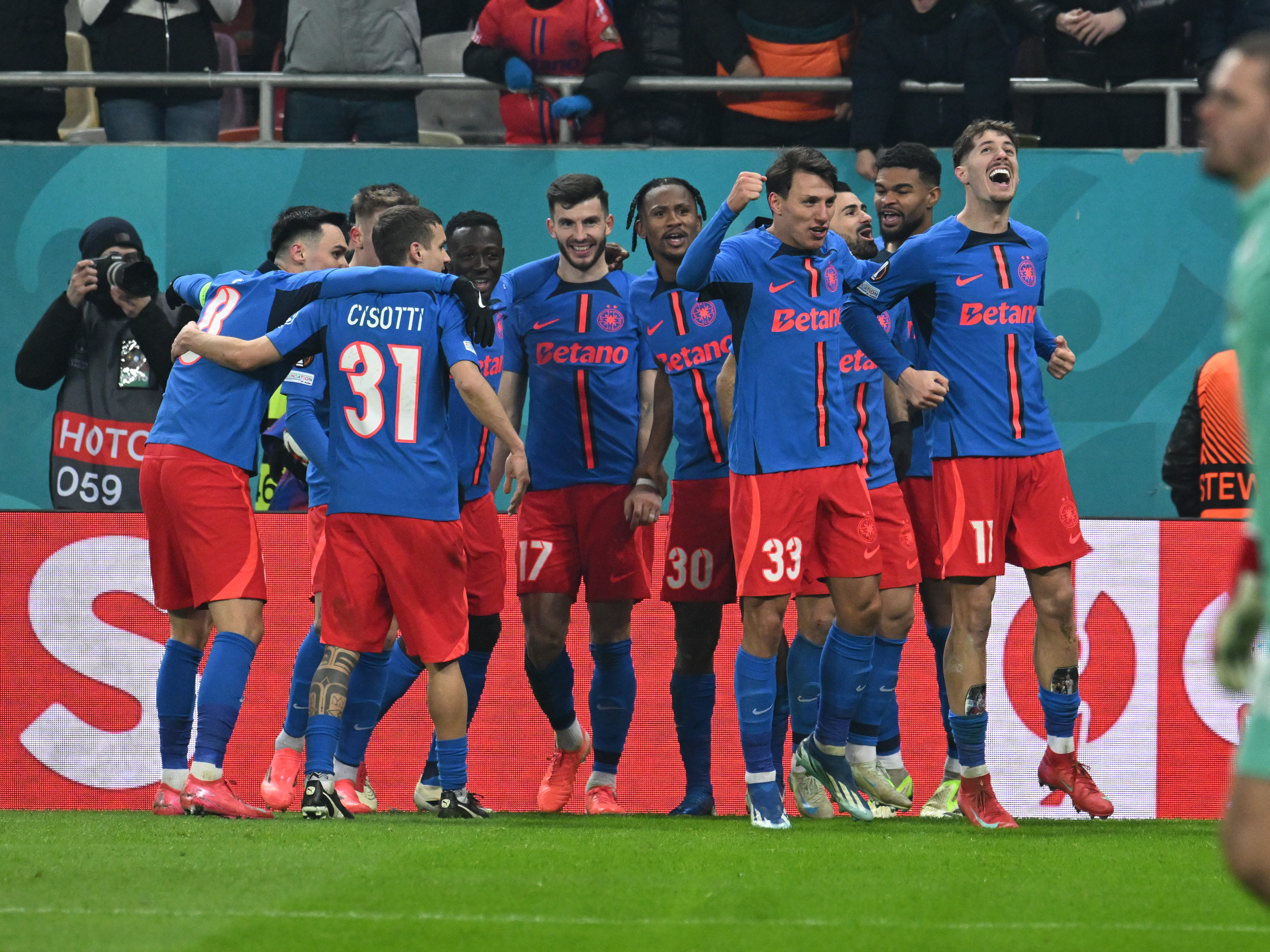 Continuă să strălucească &icirc;n Europa . Jucătorul de la FCSB, remarcat de jurnaliștii de la GOAL