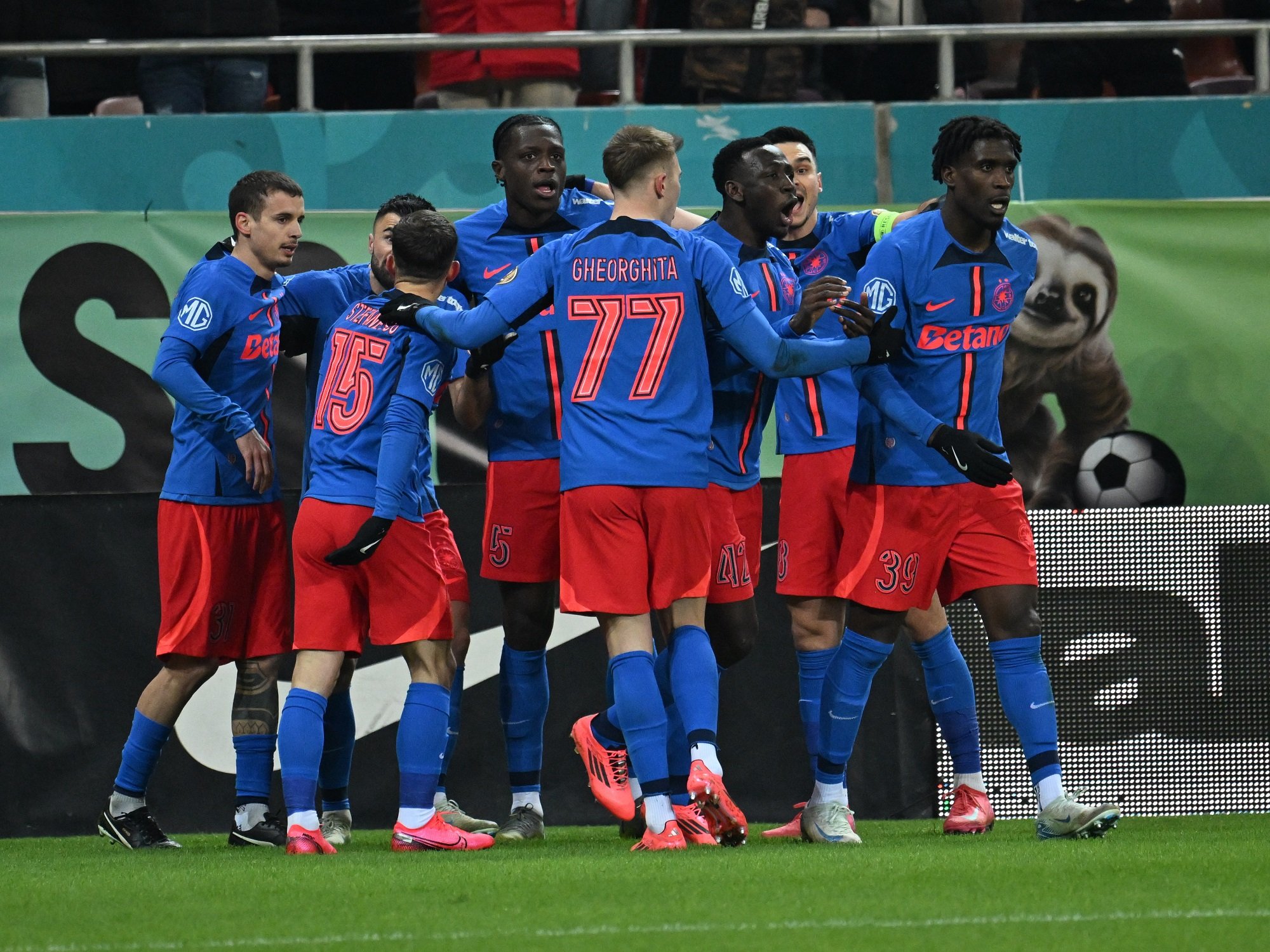 Fostul comandant al CSA Steaua a reacționat după ce a fost surprins &icirc;n tribune la FCSB - United