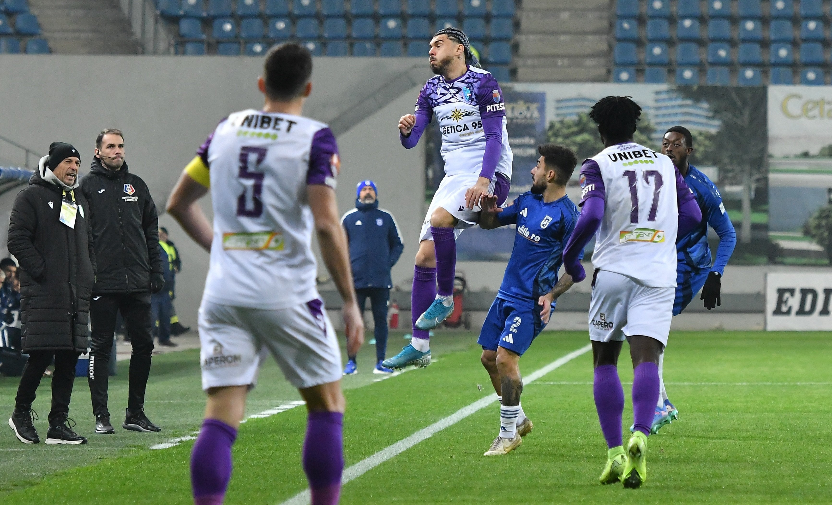 Răsturnare de situație la FCU Craiova &ndash; FC Argeș! Piteștenii pot pierde la masa verde: &rdquo;S-au apărat &icirc;n 12&rdquo;