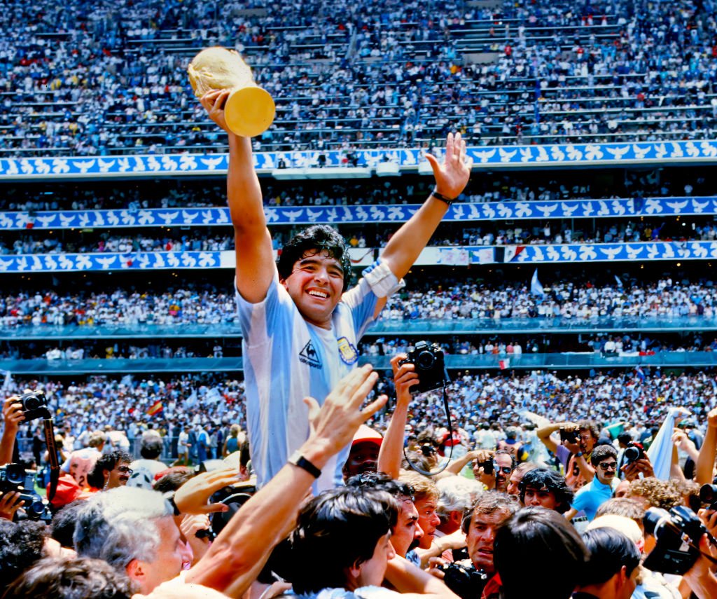 Familia lui Maradona acuză presiuni din partea mafiei care &icirc;ncearcă să mușamalizeze uciderea acestuia