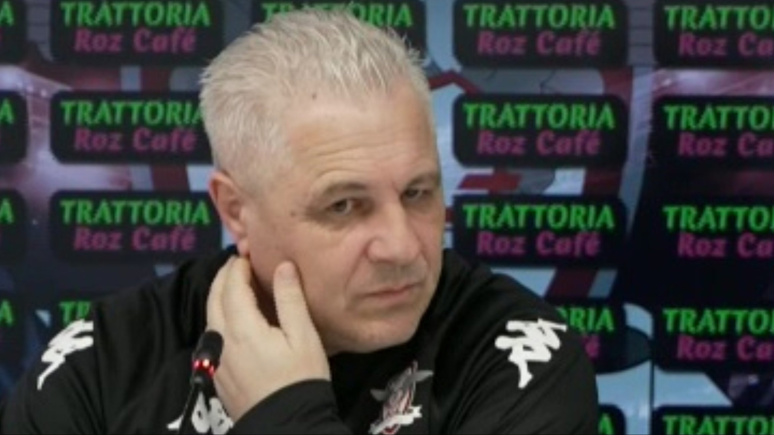 Șumudică &icirc;l acuză pe Radu Petrescu că e &icirc;mpotriva Rapidului: Știu cu ce echipă simpatizează și &icirc;i transmit un mesaj acum