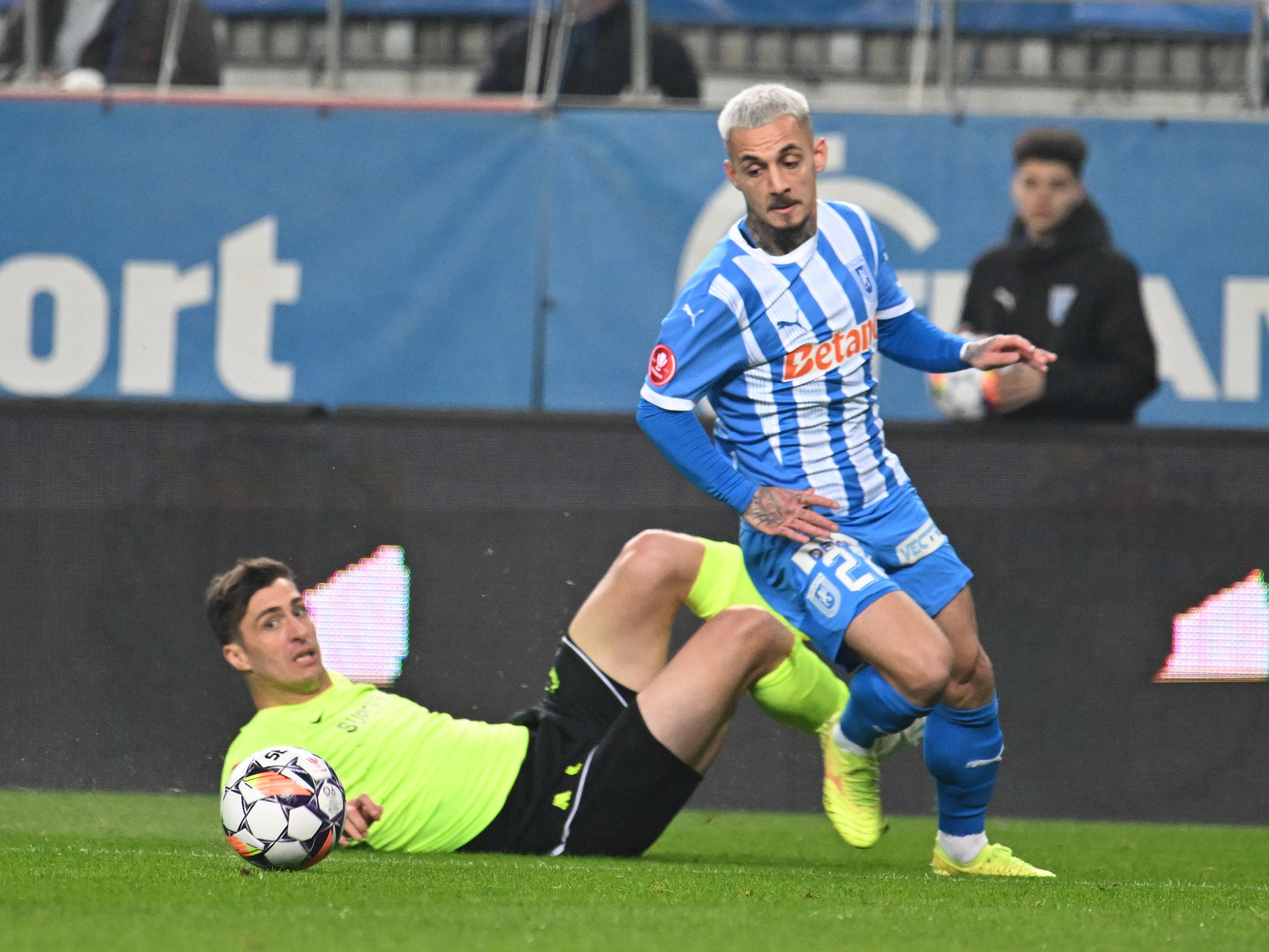 Universitatea Craiova - Farul Constanța 1-0 | Gazdele obțin o victorie importantă și urcă, provizoriu, pe primul loc