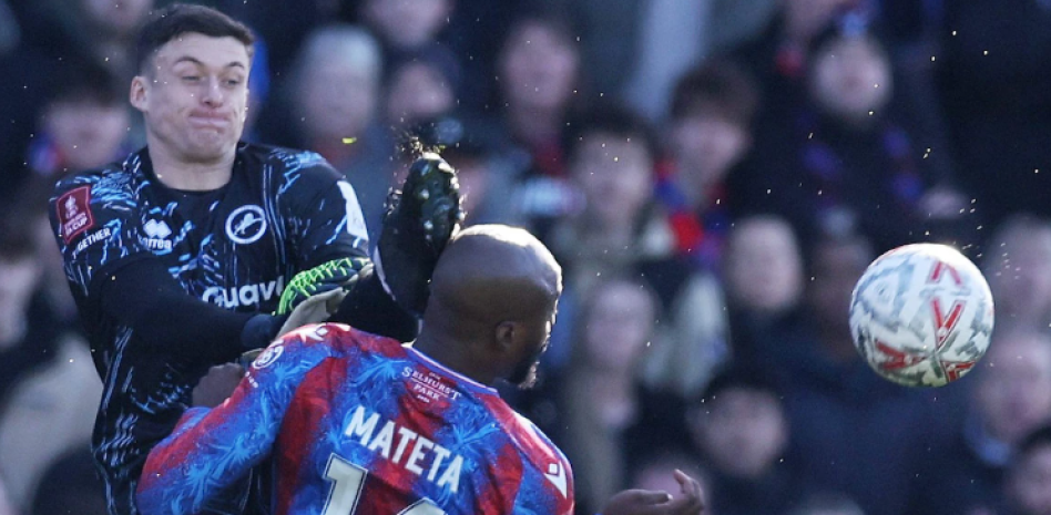 Intrare criminală &icirc;n Crystal Palace - Millwall din FA Cup! Golgheterul Jean-Philippe Mateta a avut nevoie de 25 de puncte de sutură