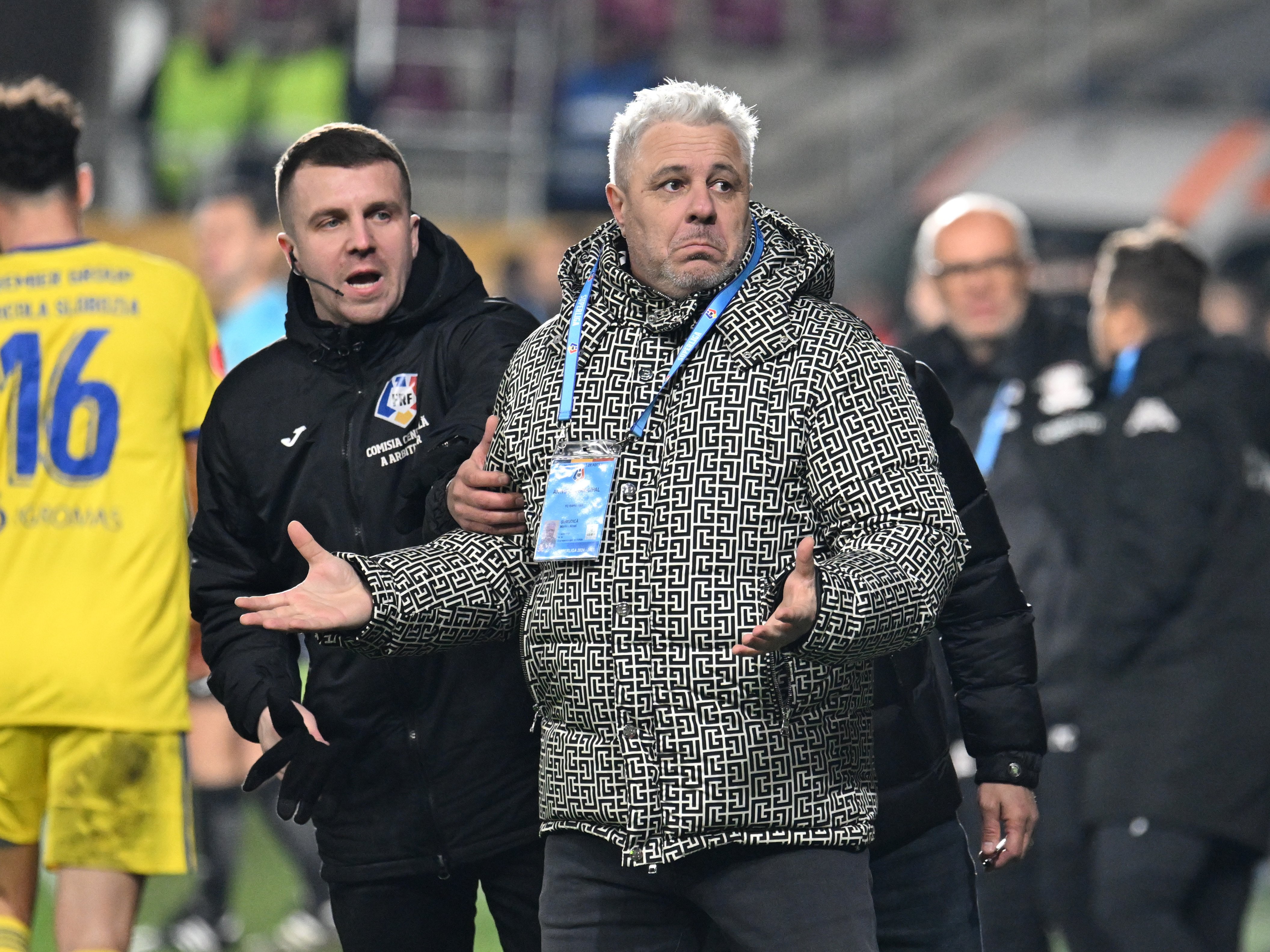 Șumudică s-a &icirc;mbrăcat pe placul lui Gigi Becali: cum a apărut pe bancă, la Rapid &ndash; FCSB