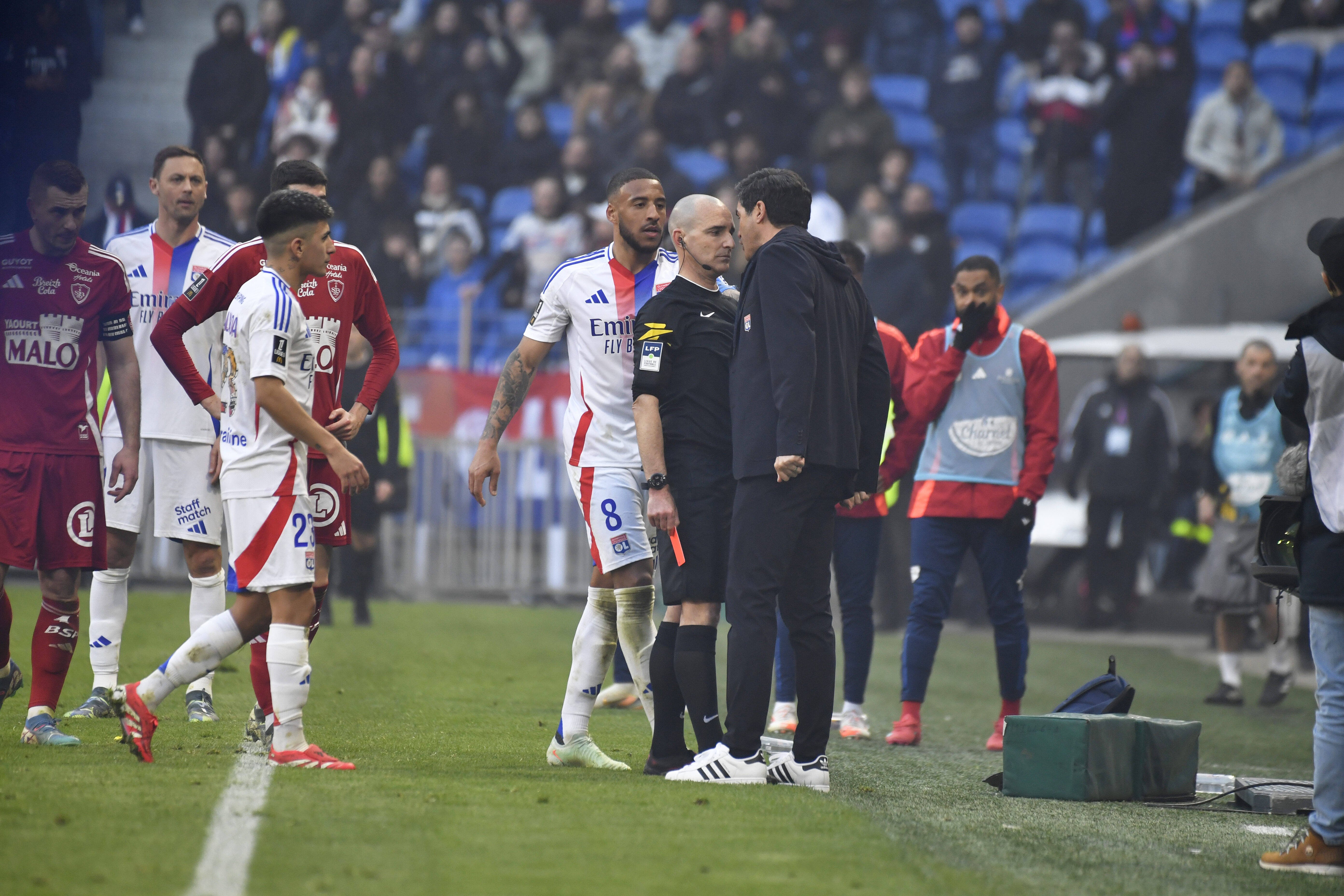 Acuzațiile arbitrului care a fost pe punctul de a fi bătut de Paulo Fonseca! Antrenorul lui Lyon riscă o suspendare uriașă