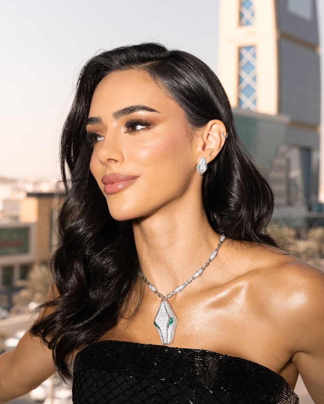 I loooved these photos with at abdullahsakkijhajewelry dress at alikaroui beauty at armua 2