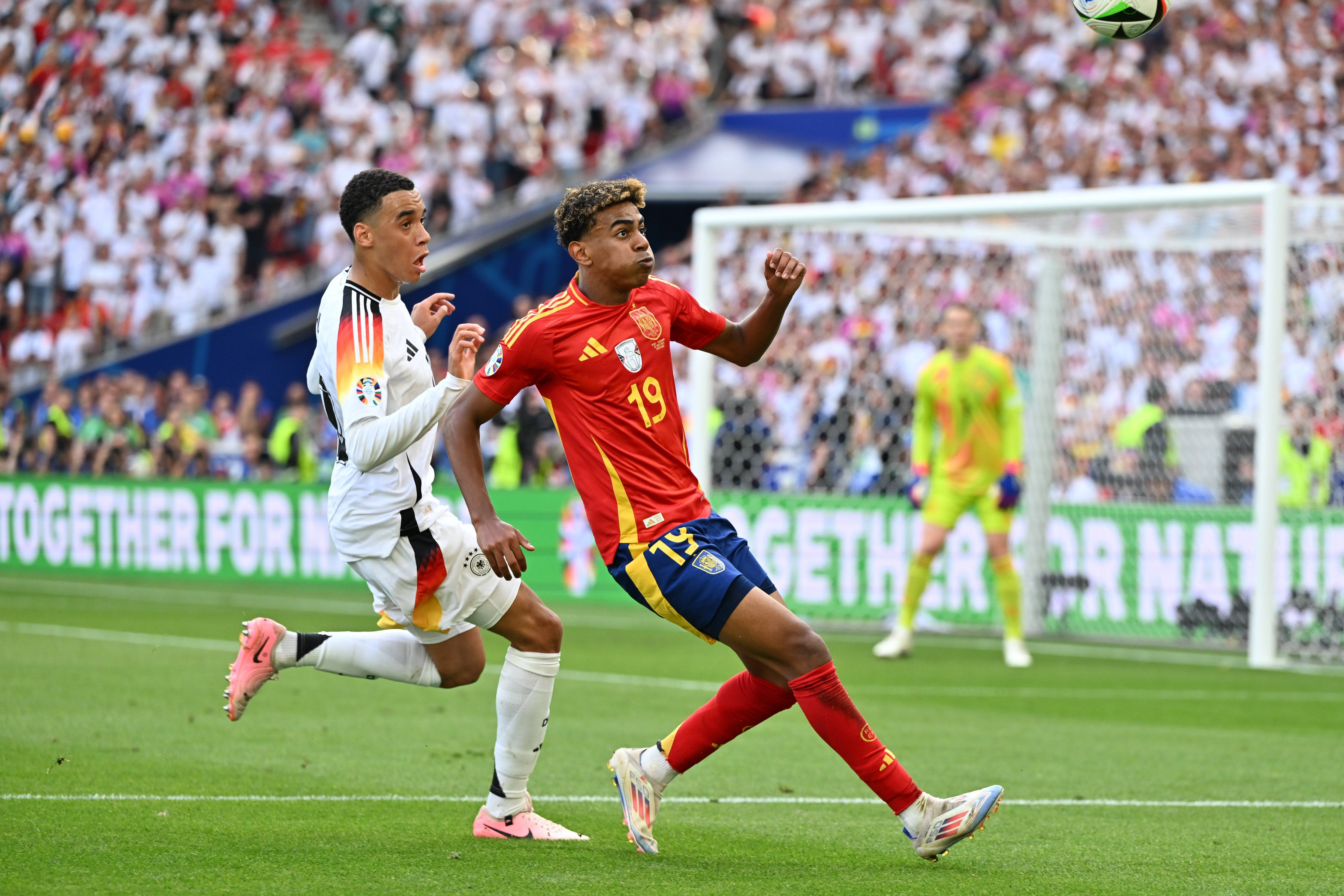 Inteligența Artificială a stabilit lista c&acirc;știgătorilor Balonului de Aur pentru următorii 20 de ani!