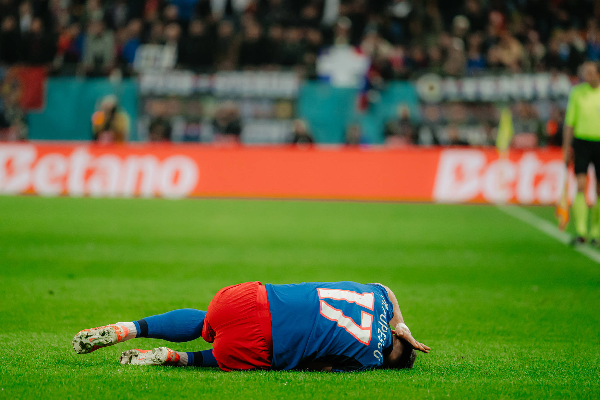 Cel mai slab jucător al lui FCSB &icirc;n 1-3 cu Olympique Lyon, un dezastru trecut cu roșu!