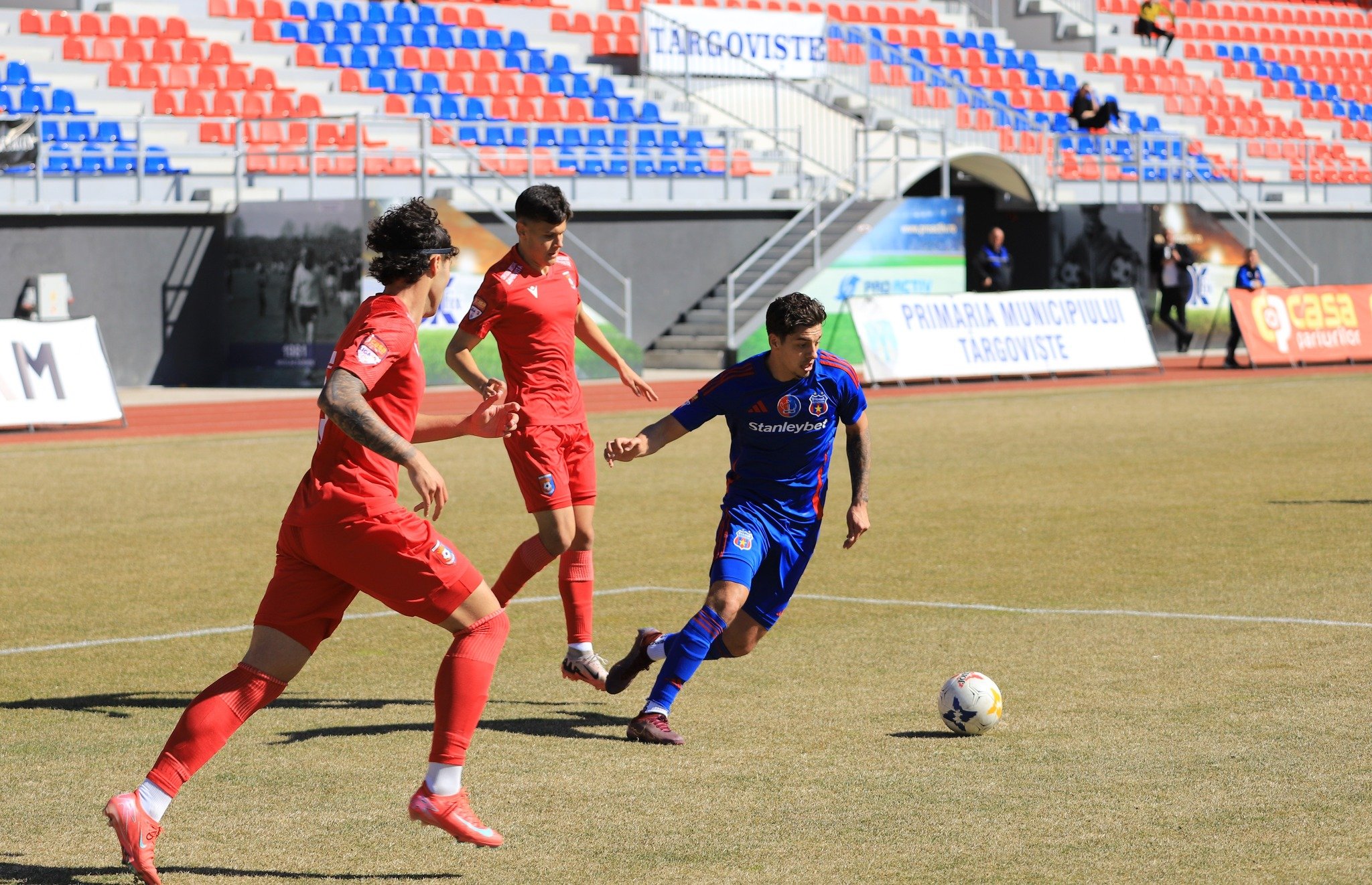Rămase fără adversare &icirc;n Liga 2, Steaua București și Chindia T&acirc;rgoviște au jucat totuși astăzi! Două debuturi la echipa din Ghencea
