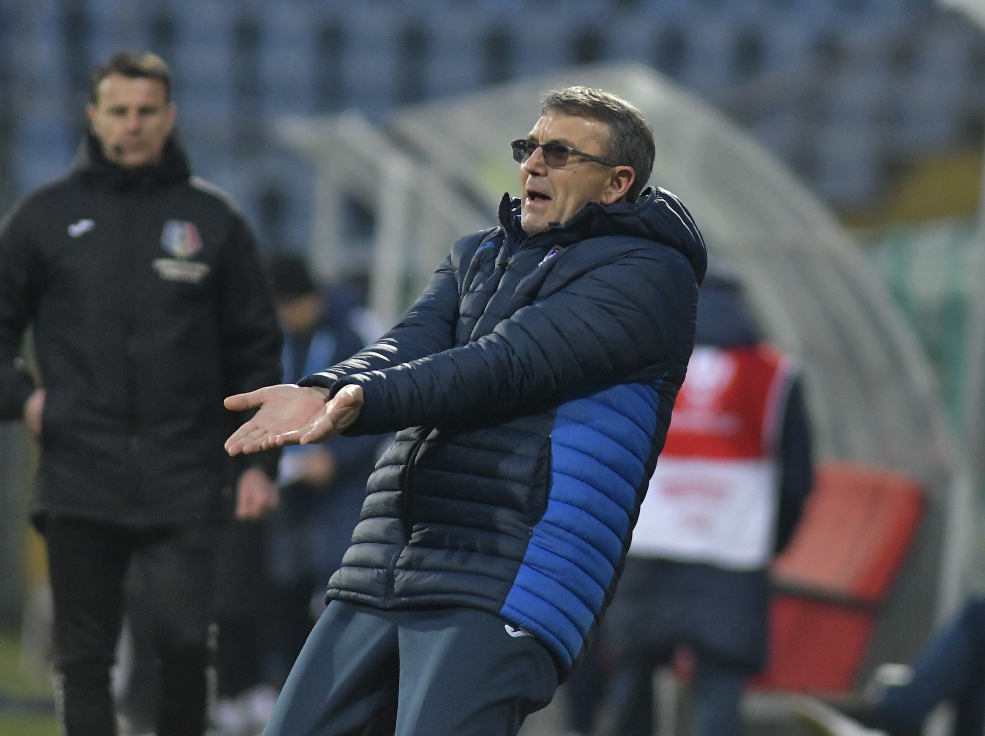 Lui Eugen Neagoe i s-a făcut rău după 0-6 cu CFR Cluj: Sper să fie totul &icirc;n regulă cu d&acirc;nsul