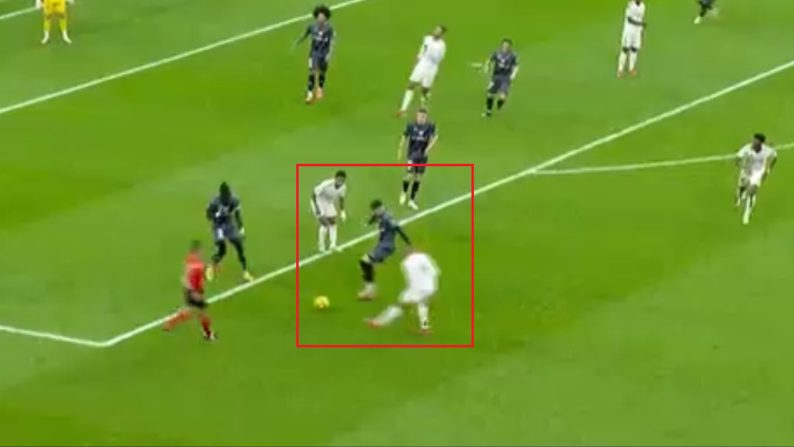 Rațiu, ne&icirc;nfricat pe Bernabeu: i-a ascuns mingea lui Mbappe