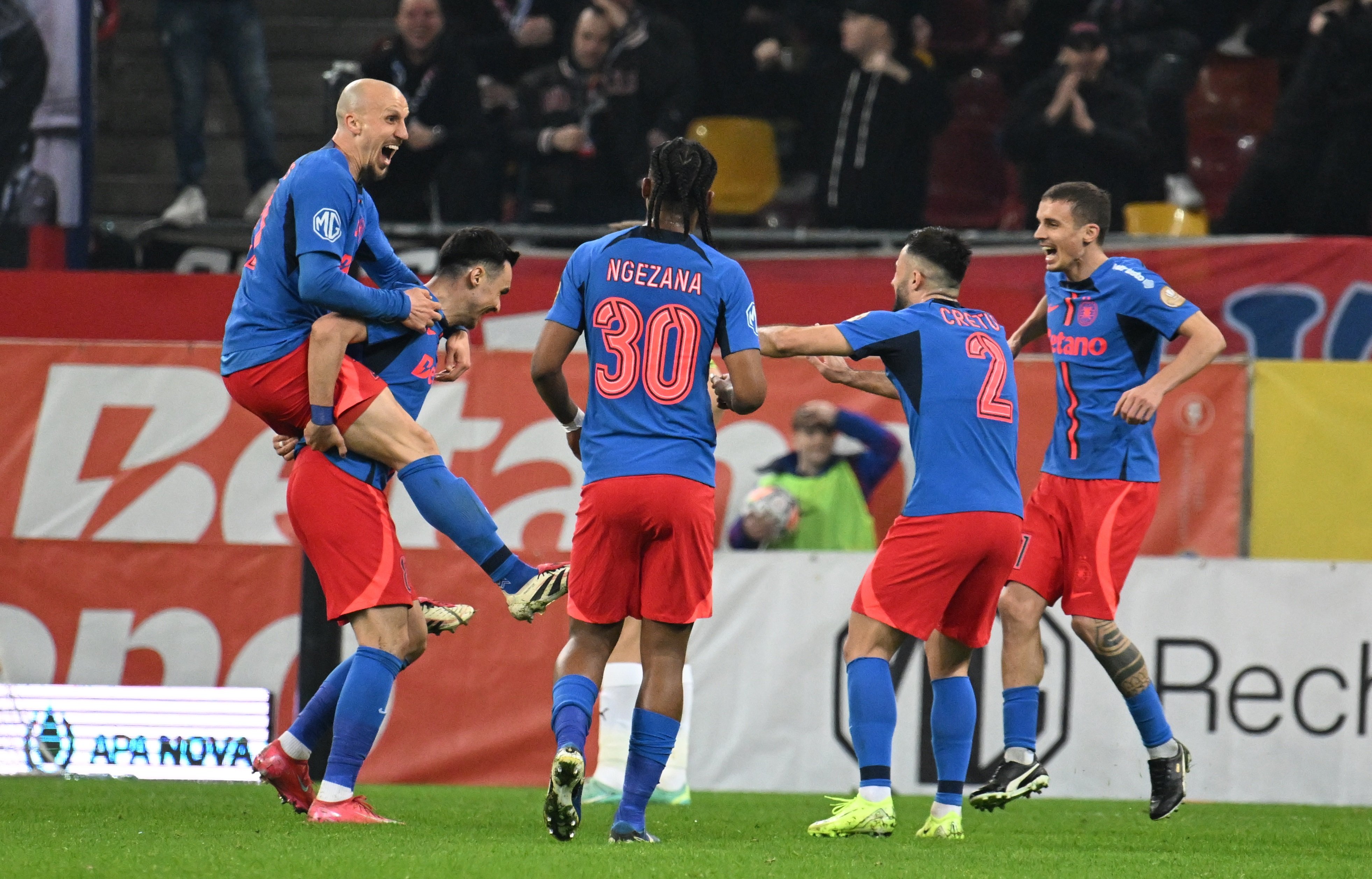 FCSB - Universitatea Craiova 1-0. Roș-albaștrii, de pe primul loc &icirc;n play-off