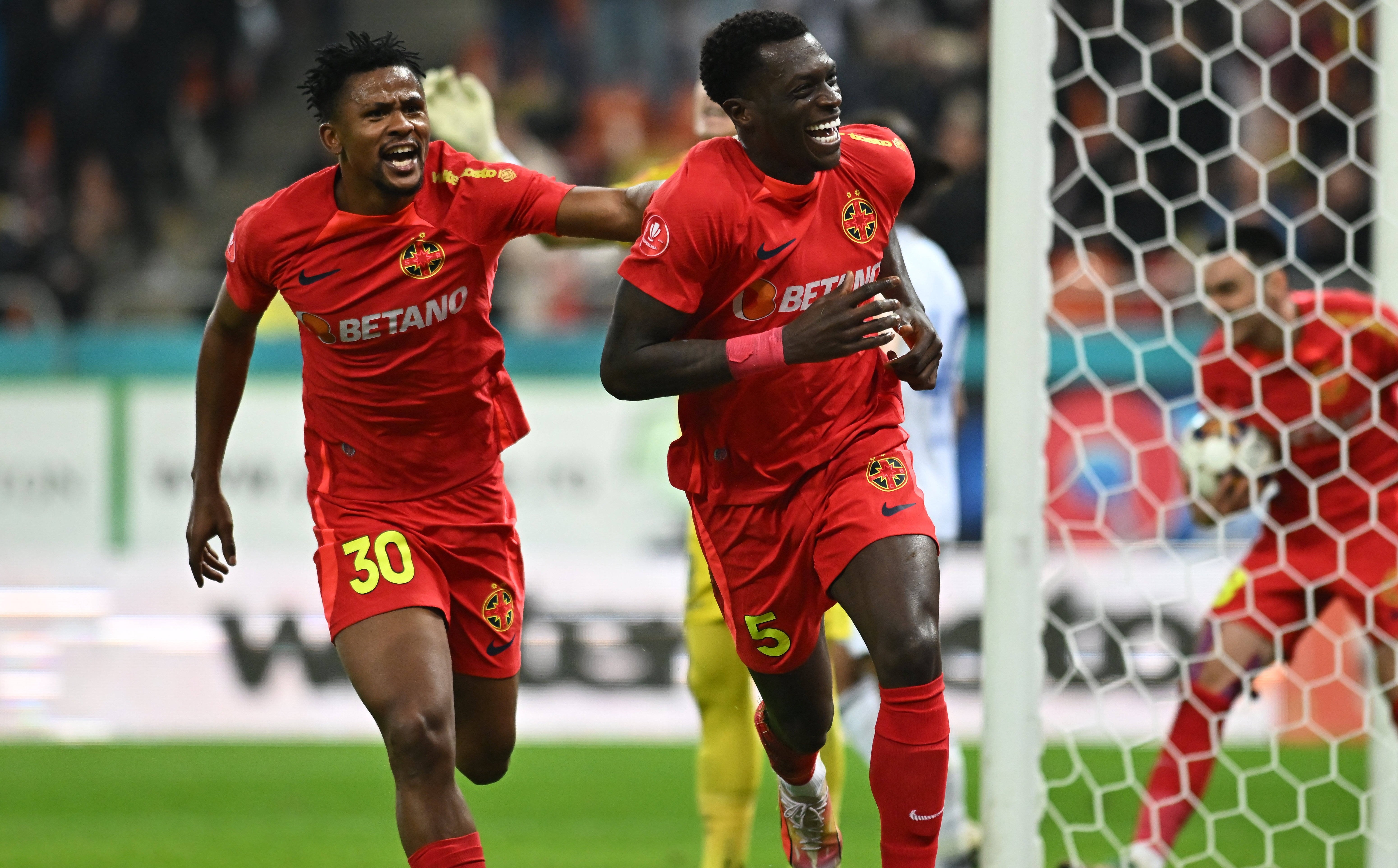 Joyskim Dawa l-a ironizat pe Siyabonga Ngezana după FCSB &ndash; Universitatea Craiova: &rdquo;Welcome to the club!&rdquo;