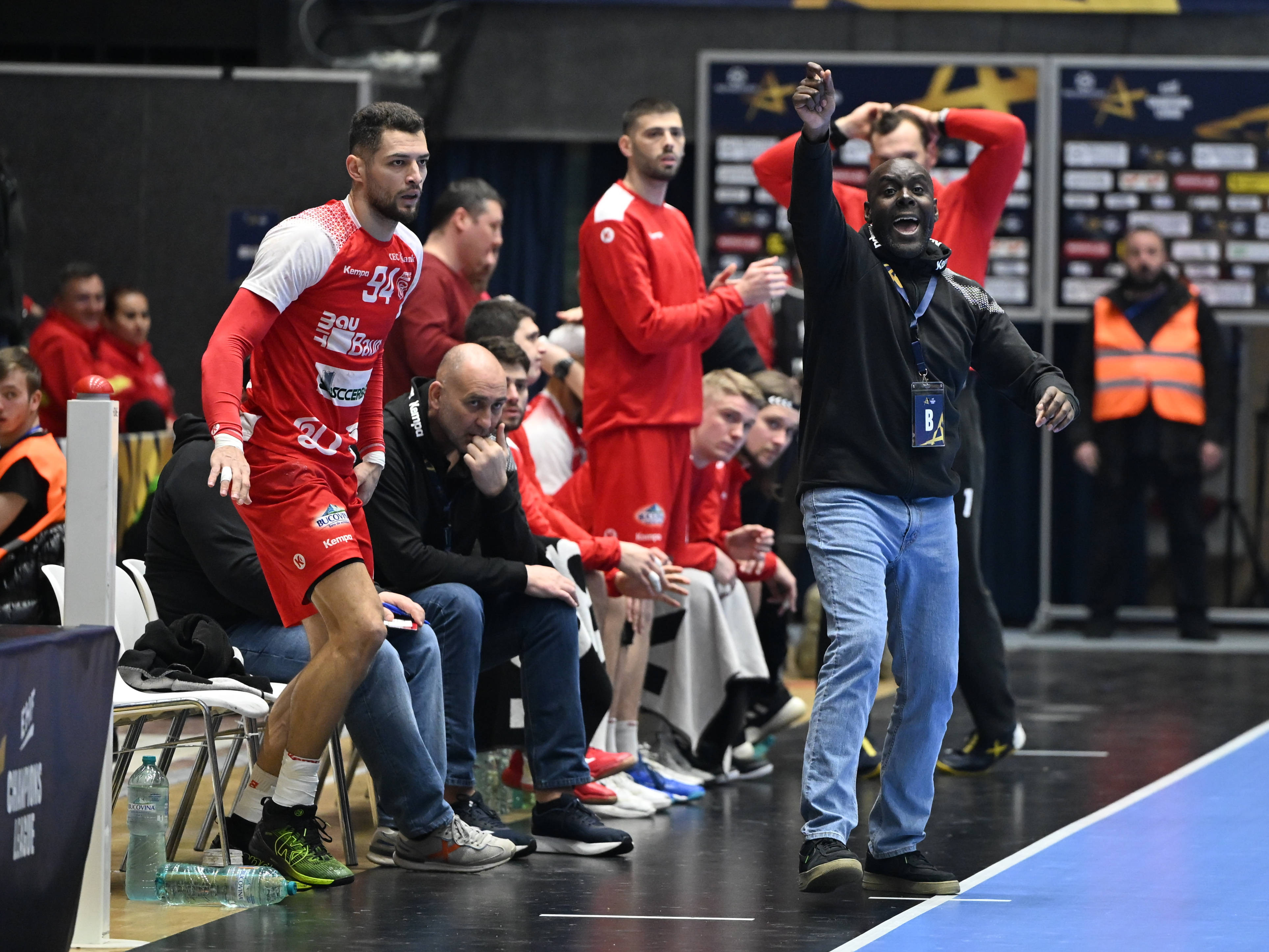 Cum arată Liga Zimbrilor, transmisă EXCLUSIV pe Pro Arena și VOYO: Dinamo, invincibilă și aproape campioană, Steaua la retrogradare!