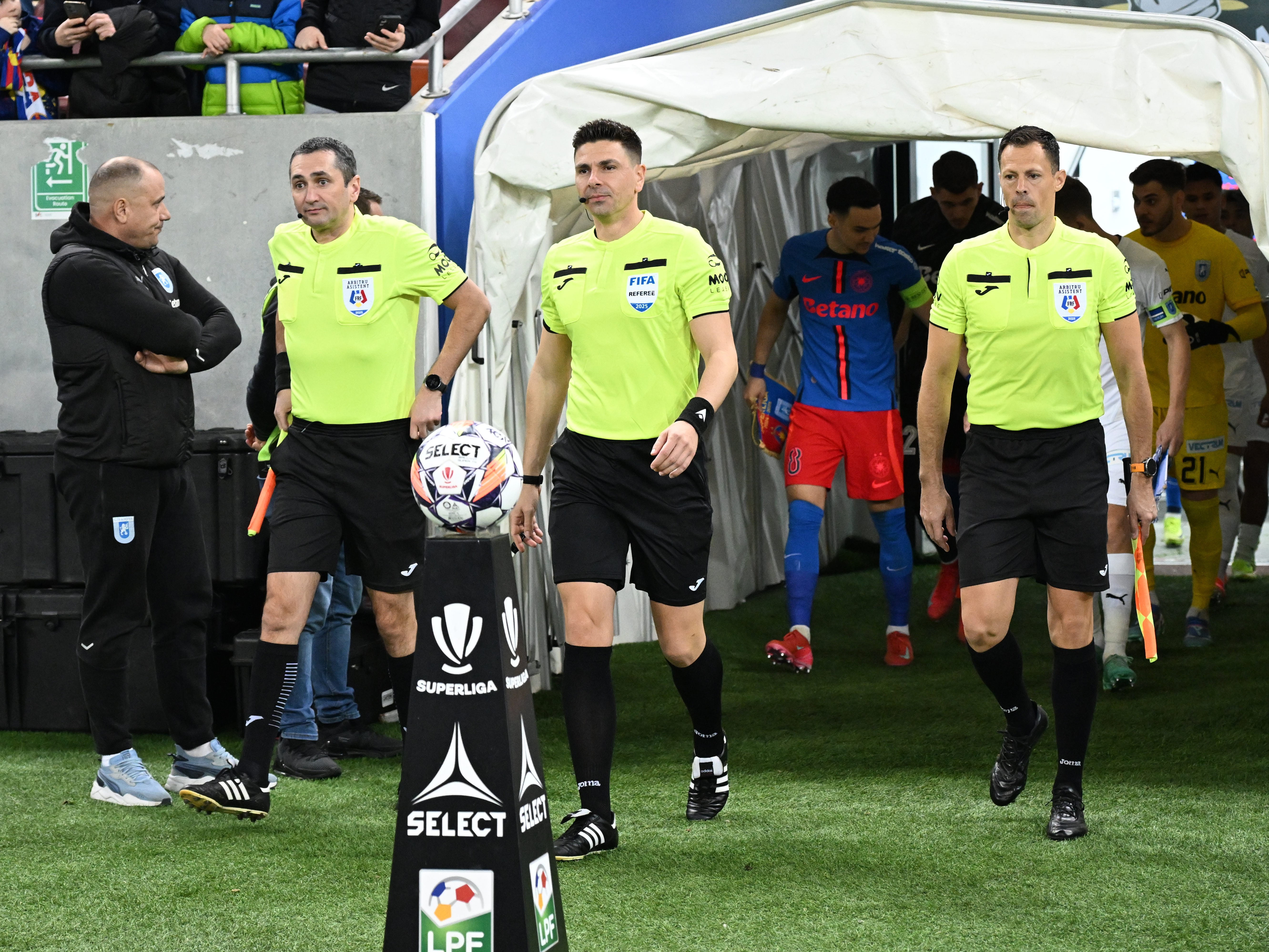 Al doilea galben la Ngezana, dar Craiova inexplicabil de slabă . Verdictul specialistului după FCSB - Universitatea Craiova 1-0