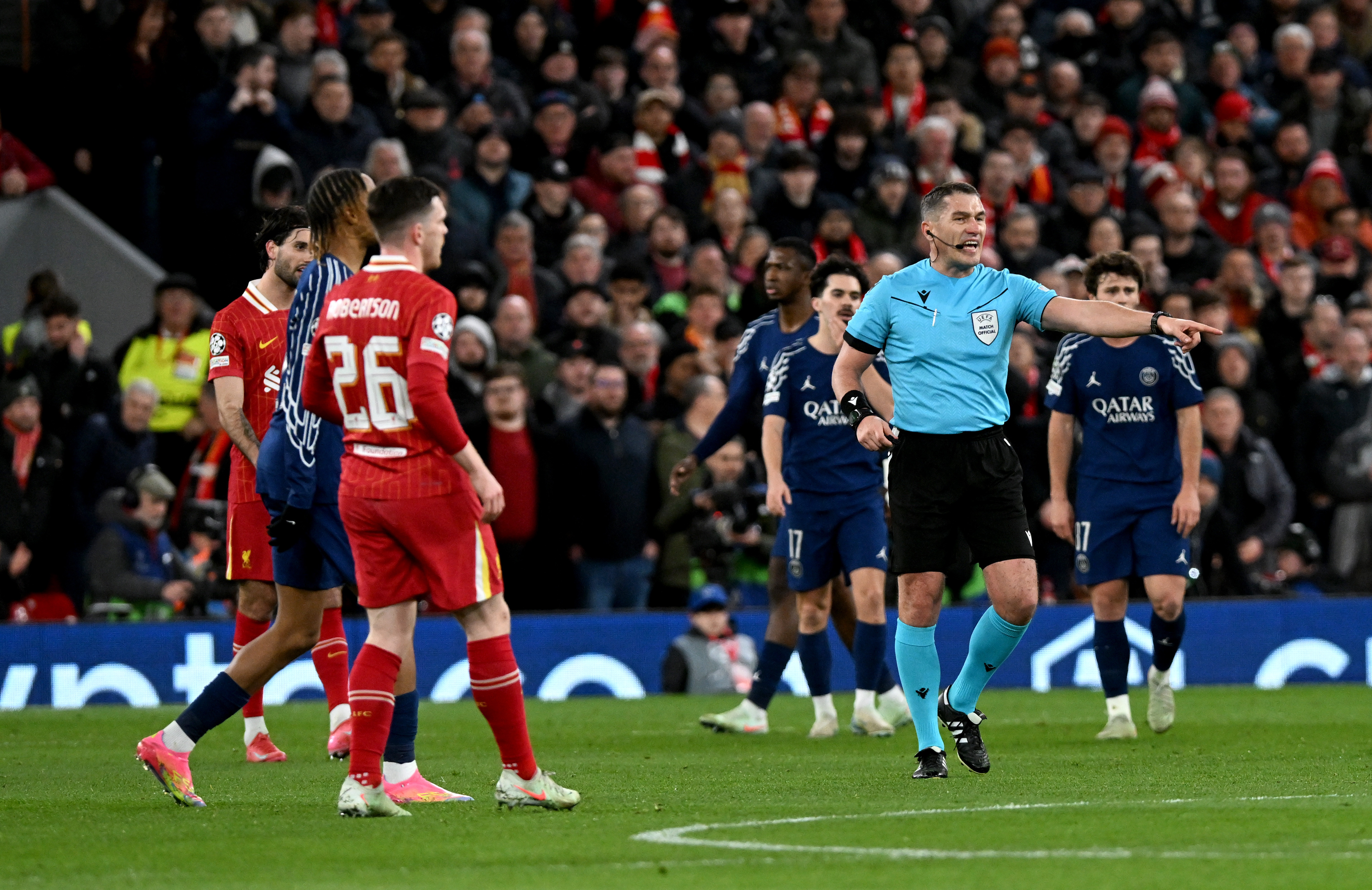 Istvan Kovacs, huiduit pe Anfield la ieșirea de pe teren: Nimic nu i-a dat lui Liverpool Faza care a st&acirc;rnit furia