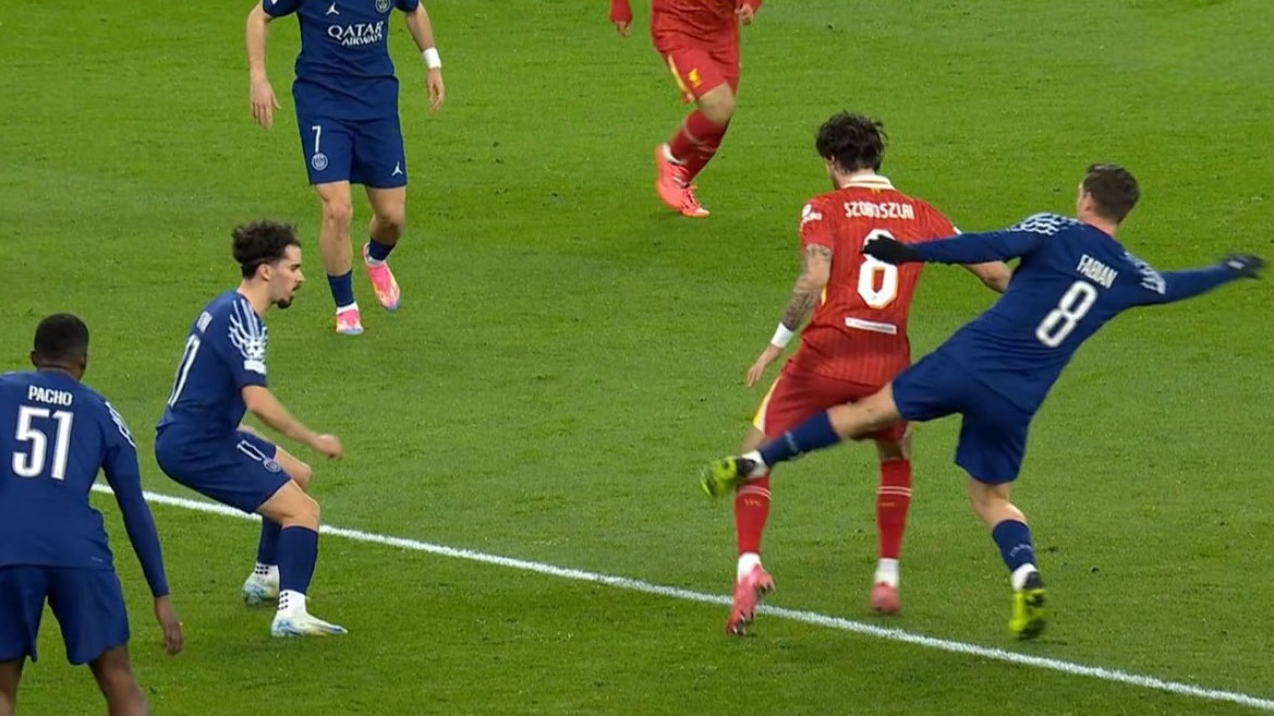 Istvan Kovacs i-a dezamăgit pe maghiari &icirc;n Liverpool &ndash; PSG. Momentul care i-a pus pe g&acirc;nduri pe unguri