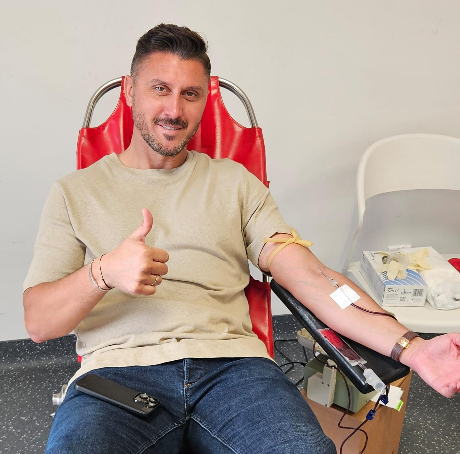 Ciprian Marica, Marius Niculae și jucătorii de rugby de la Dinamo au donat s&acirc;nge la Arcul de Triumf