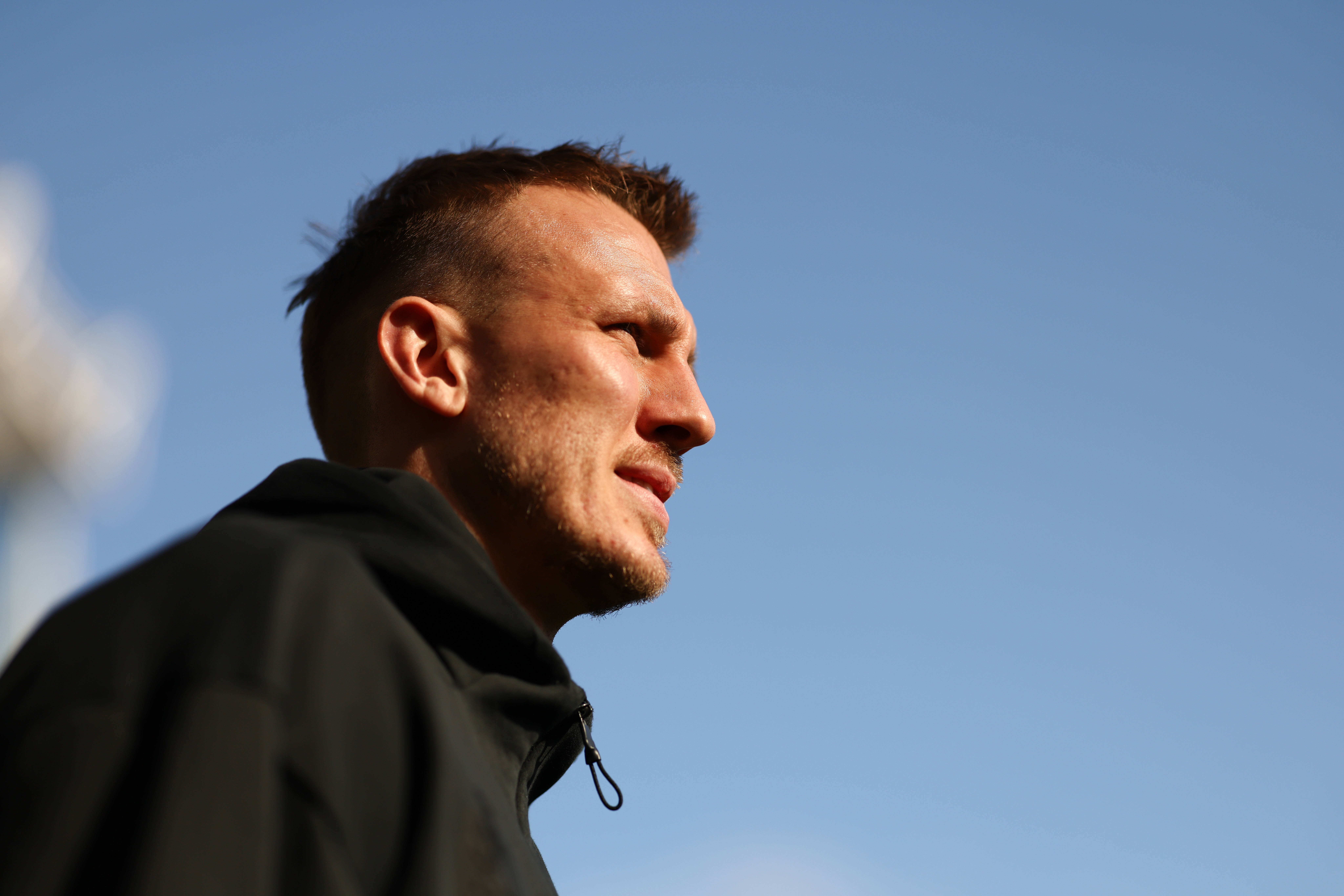 Convocat &icirc;n premieră la națională la 32 de ani, fundașul are o poveste de viață dură. &Icirc;n adolescență lucra la un cunoscut supermarket: &rdquo;N-a fost ușor&rdquo;