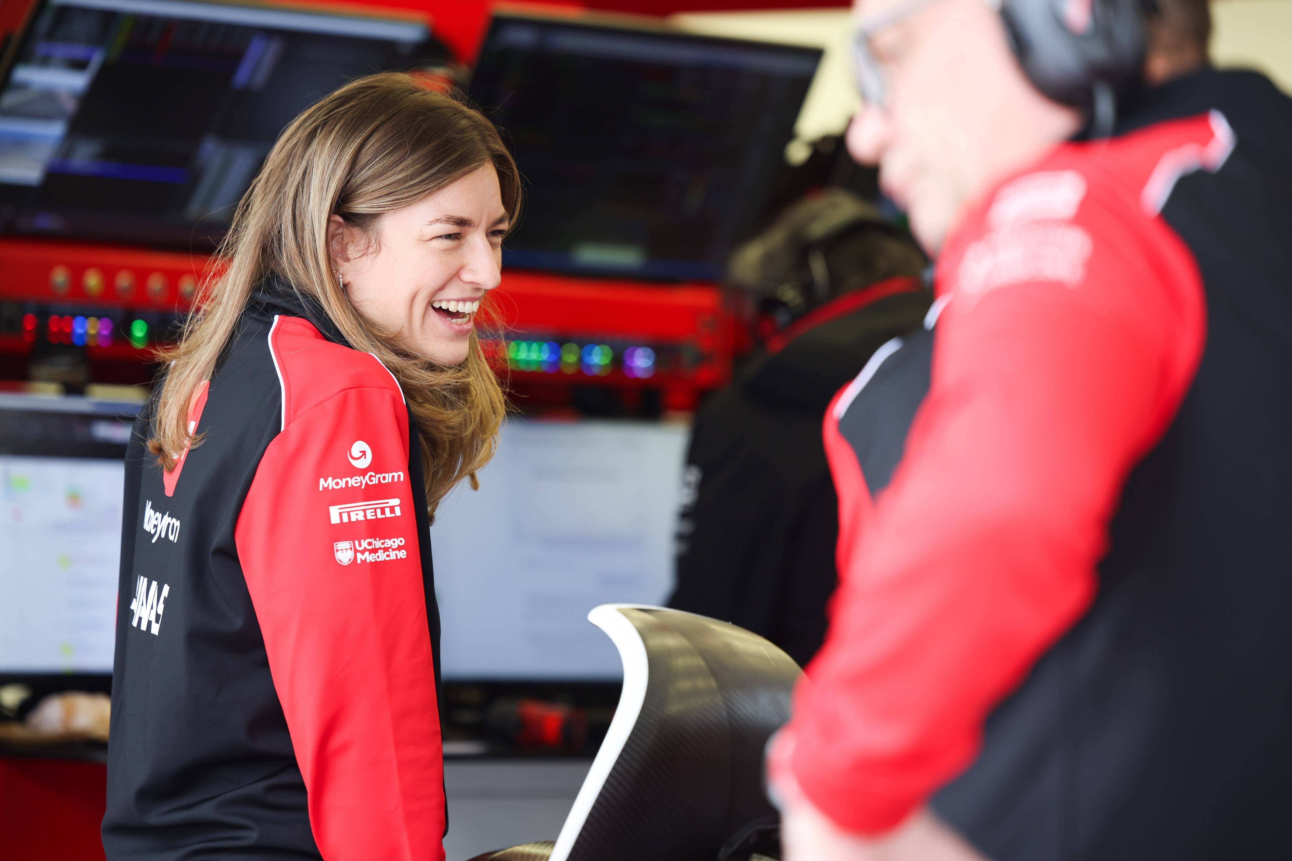 Cine e prima femeie care lucrează ca inginer de cursă &icirc;n Formula 1