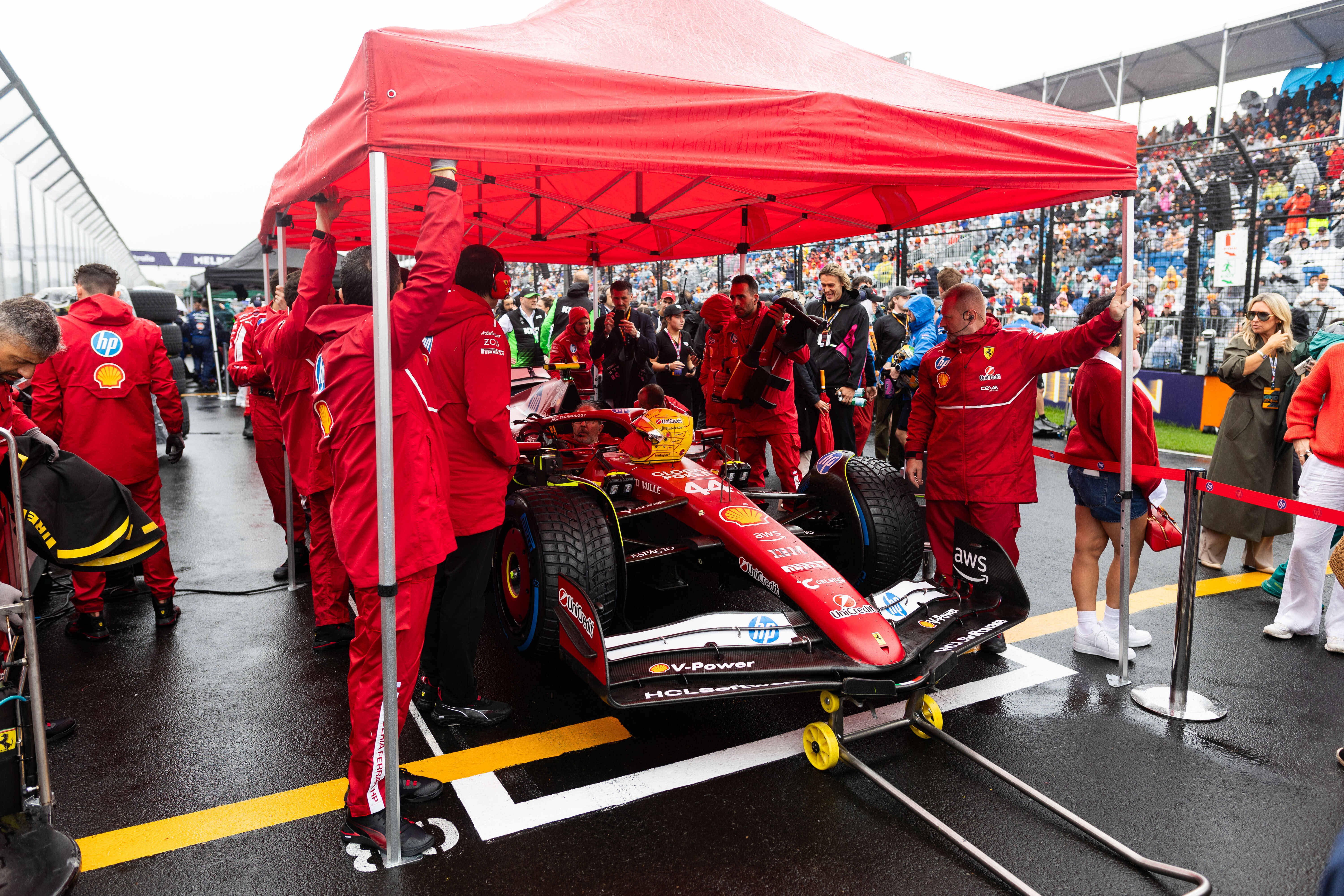 Reacția lui Lewis Hamilton după debutul ratat la Ferrari! Reproșuri pentru noua sa echipă: &rdquo;Rahat!&rdquo;