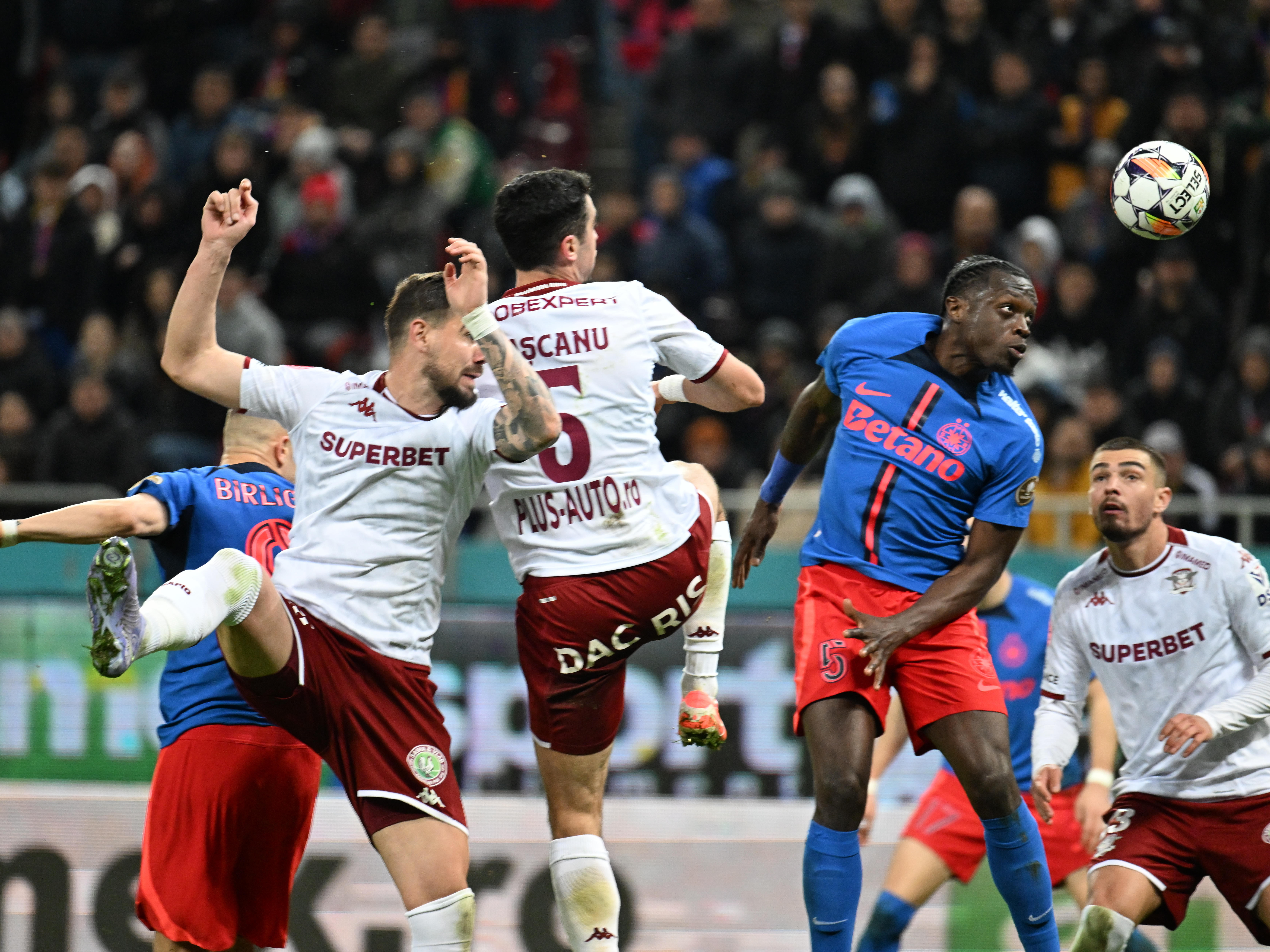 Derby-ul premianților și al repetenților. Cine a impresionat și cine a trădat &icirc;n FCSB - Rapid 3-3