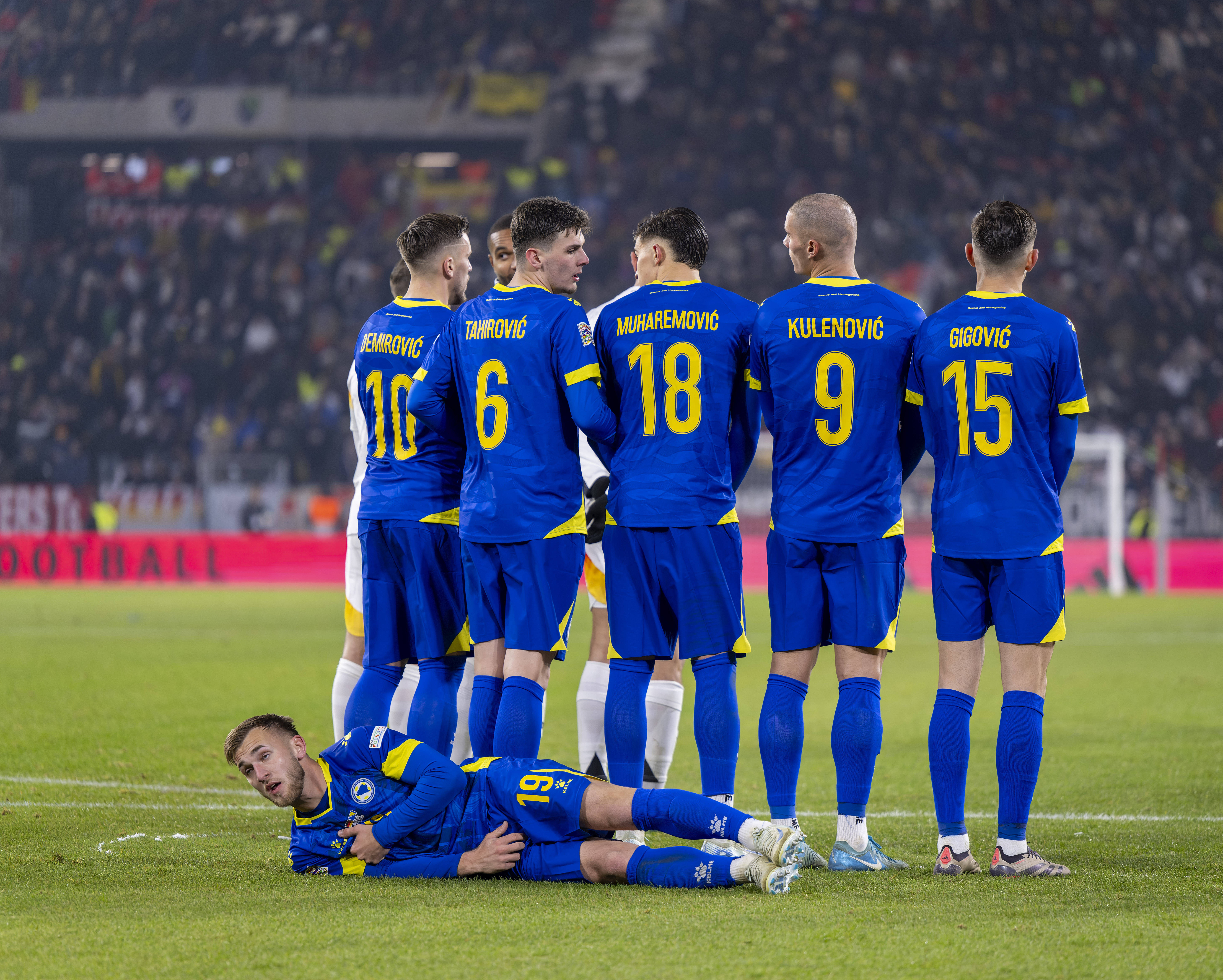 Chiar suntem favoriți cu Bosnia? Două capitole esențiale la care adversarul din această seară ne e net superior