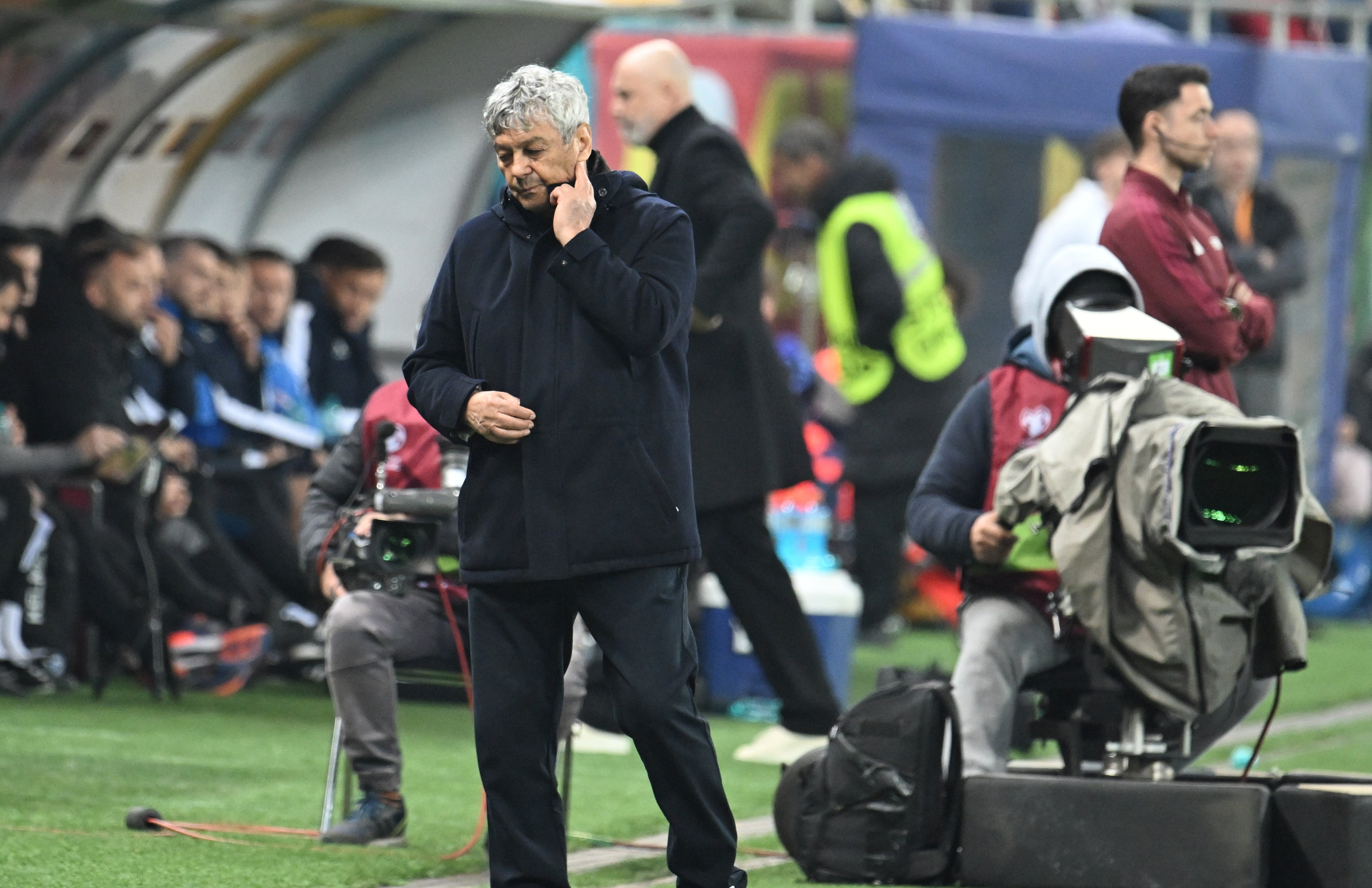 Tristețe generală! Reacția lui Mircea Lucescu după 0-1 cu Bosnia + cum a numit faza penalty-ului neacordat