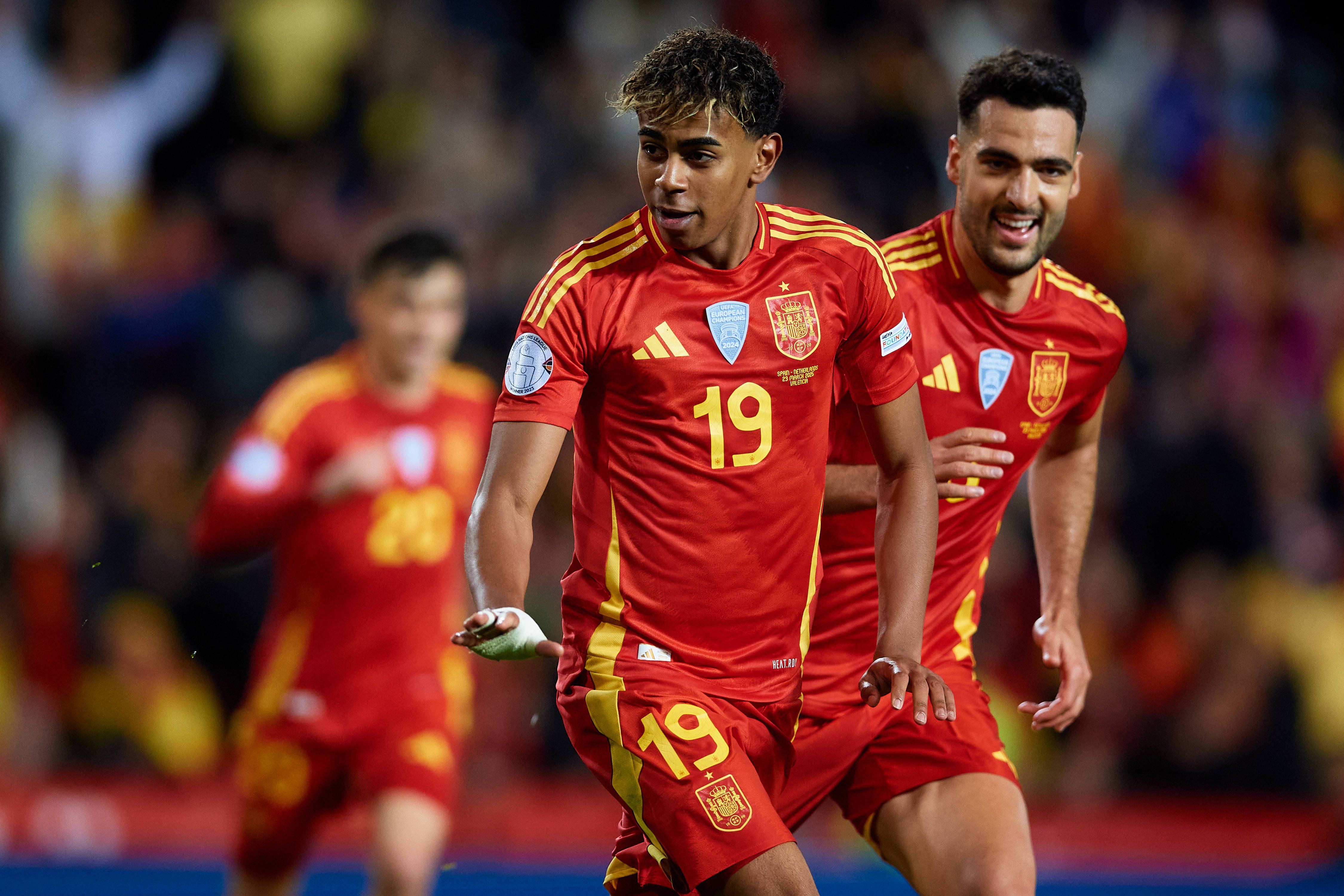 Lamine Yamal, &icirc;n &rdquo;război&rdquo; cu un fotbalist de legendă: &rdquo;Te crezi zeu, devii neplăcut!&rdquo; / &rdquo;Sunt &icirc;n semifinale!&rdquo;