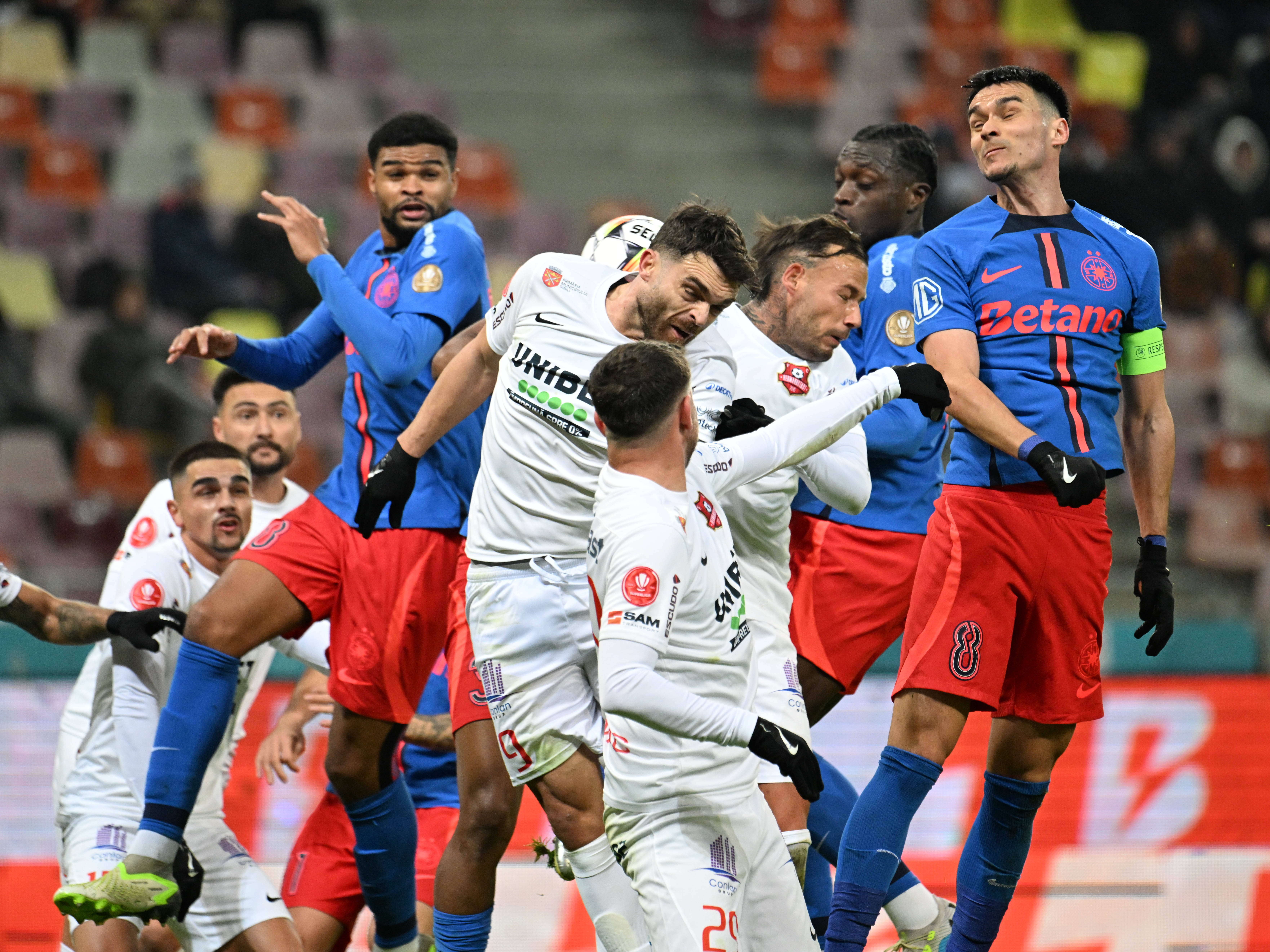 4 echipe din play-off-ul Superligii, pe urmele aceluiași jucător! Impresarul dezvăluie favorita pentru transfer