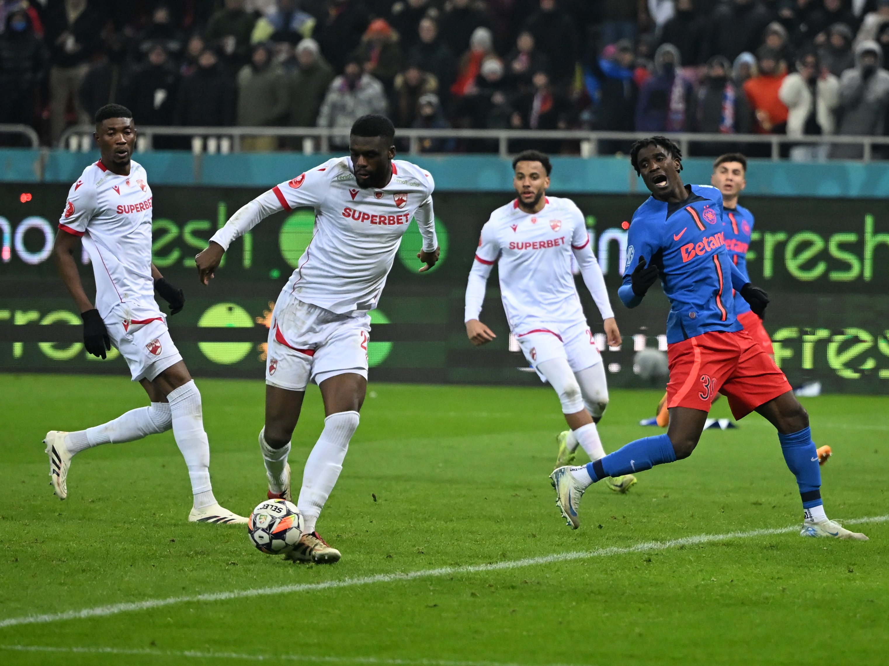Mizează pe &rdquo;c&acirc;ini&rdquo; &icirc;n derby-ul cu FCSB: &rdquo;Dinamo poate c&acirc;știga&rdquo;