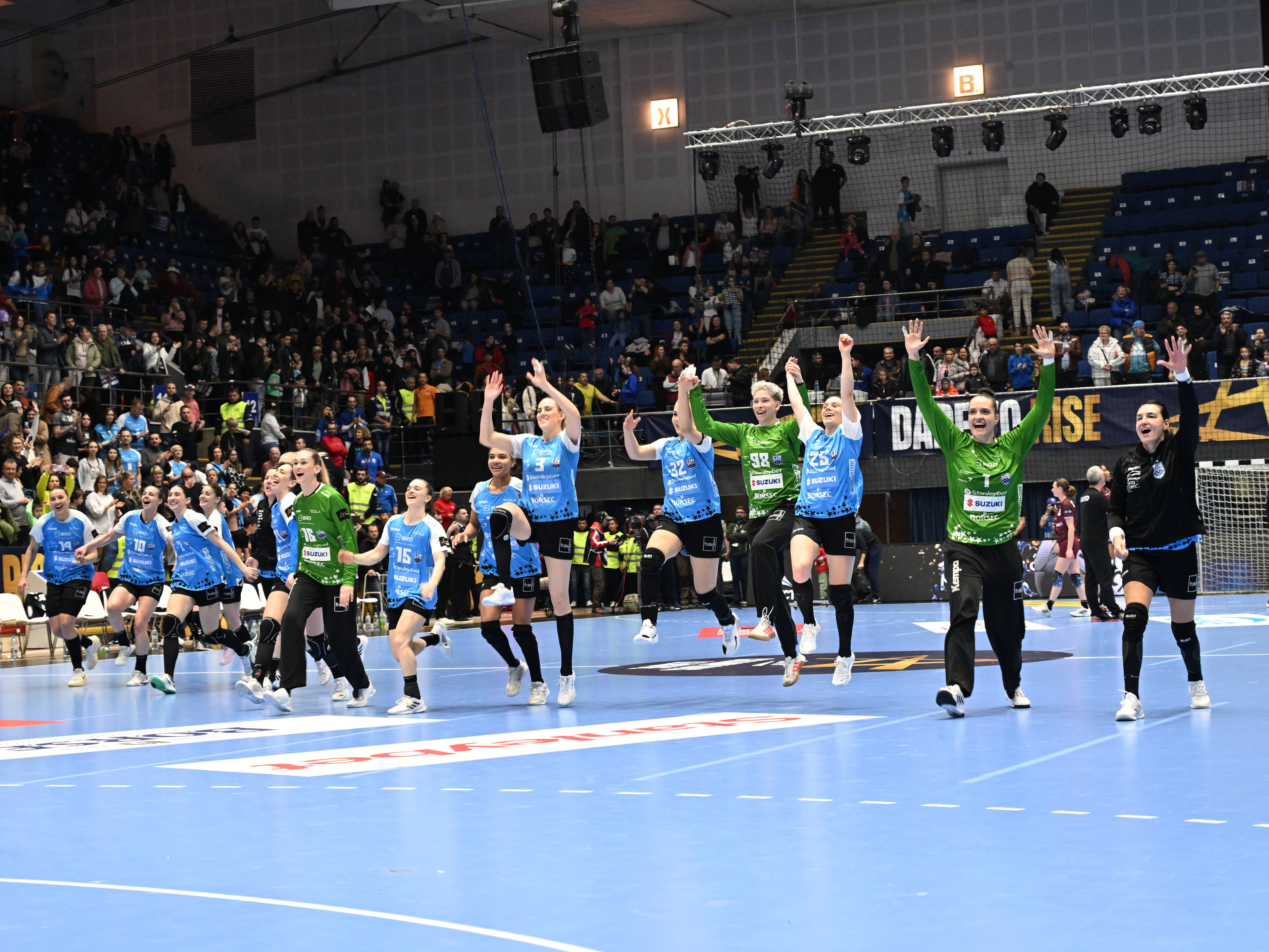 CSM București s-a calificat &icirc;n sferturile de finală din EHF Champions League! A treia victorie consecutivă cu Rapid