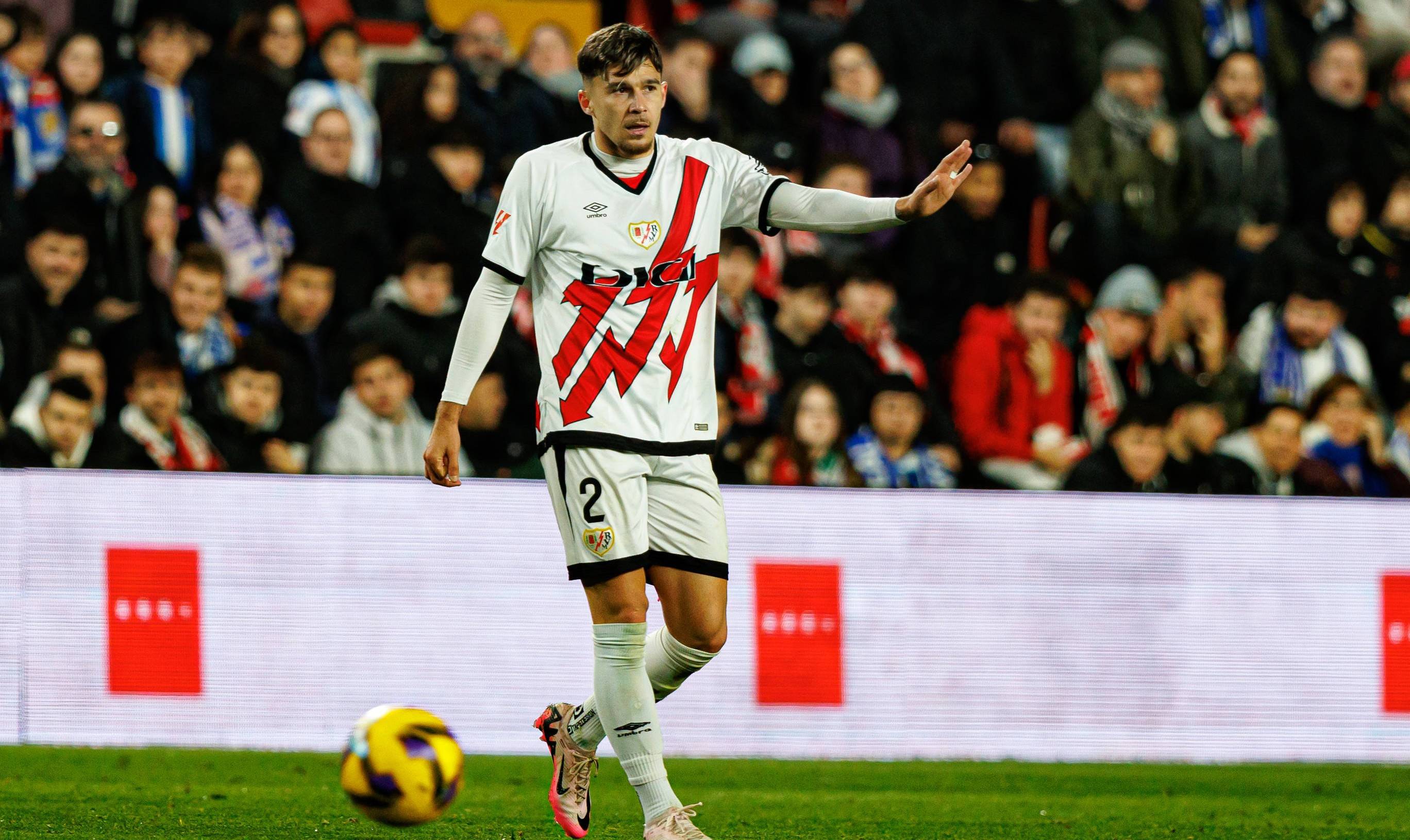 Barcelona pregătește un schimb surpriză: Rațiu, dorit pe Camp Nou, &icirc;n locul unui jucător &bdquo;rătăcit&rdquo; &icirc;n lotul blaugrana