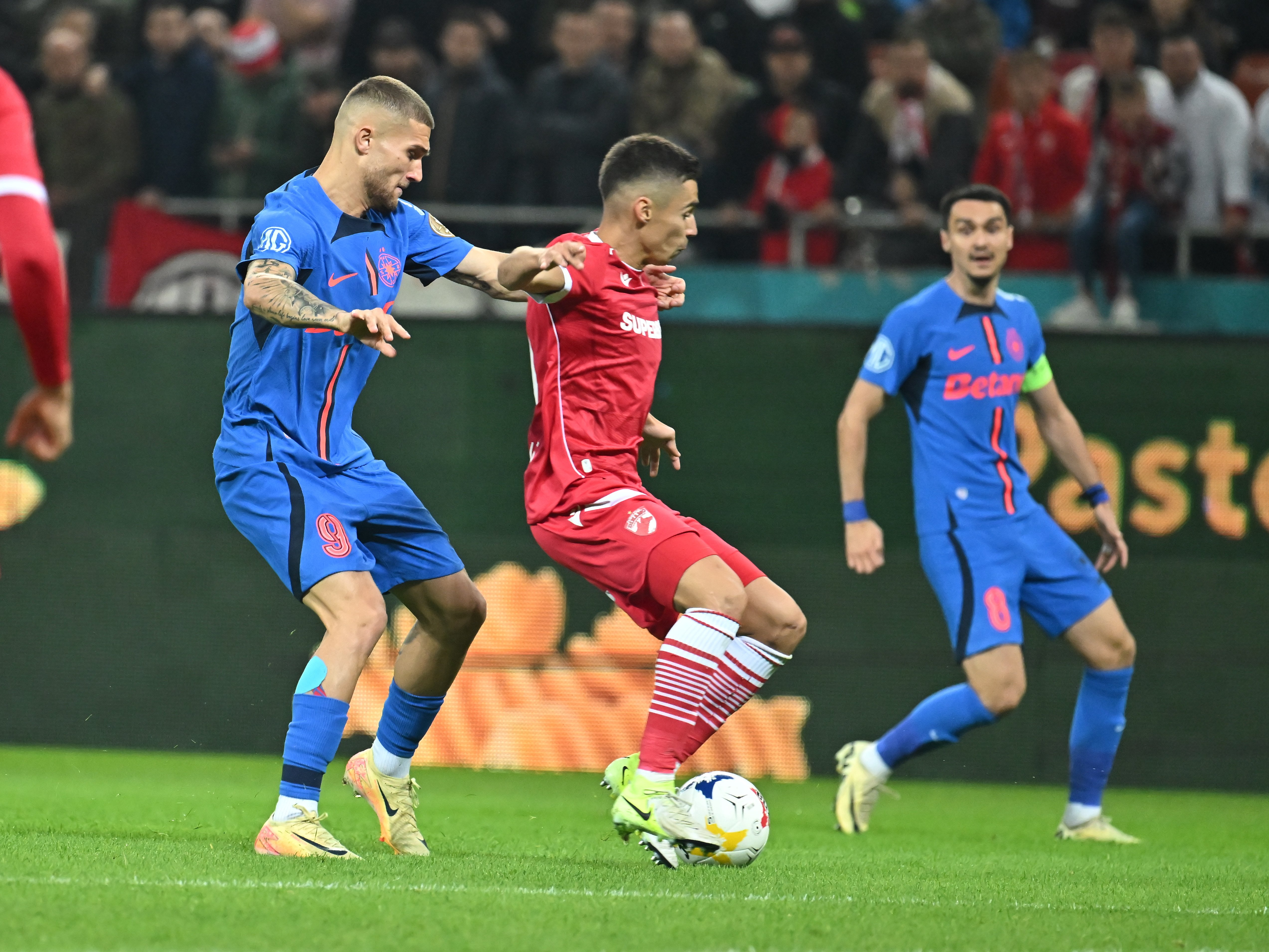 Echipele de start la Dinamo - FCSB! Șut nu e nici rezervă, iar Mărginean intră &icirc;n locul lui Boateng