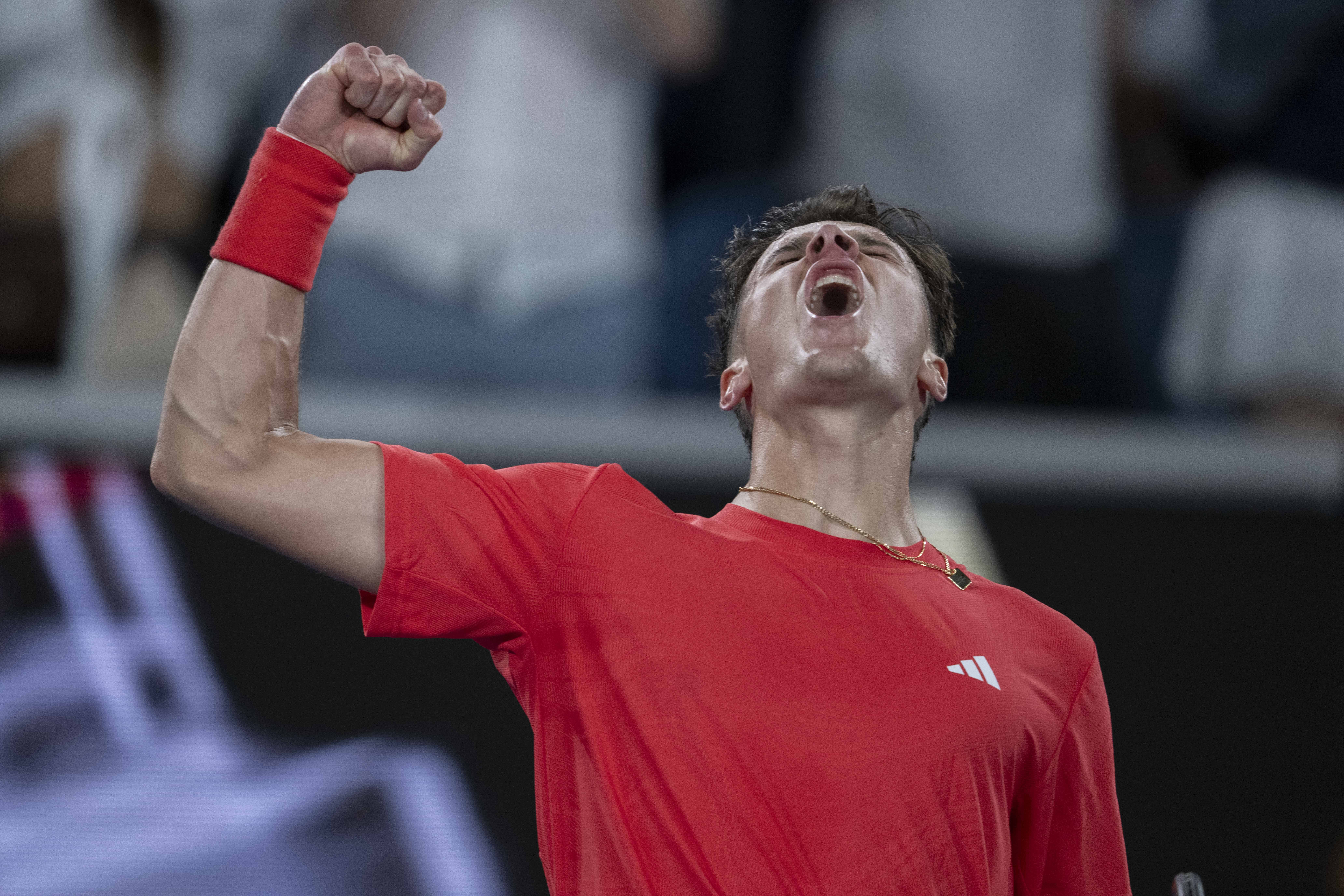 Cine este puștiul de 19 ani care i-a nenorocit lui Novak Djokovic visul de a c&acirc;știga trofeul 100 din carieră
