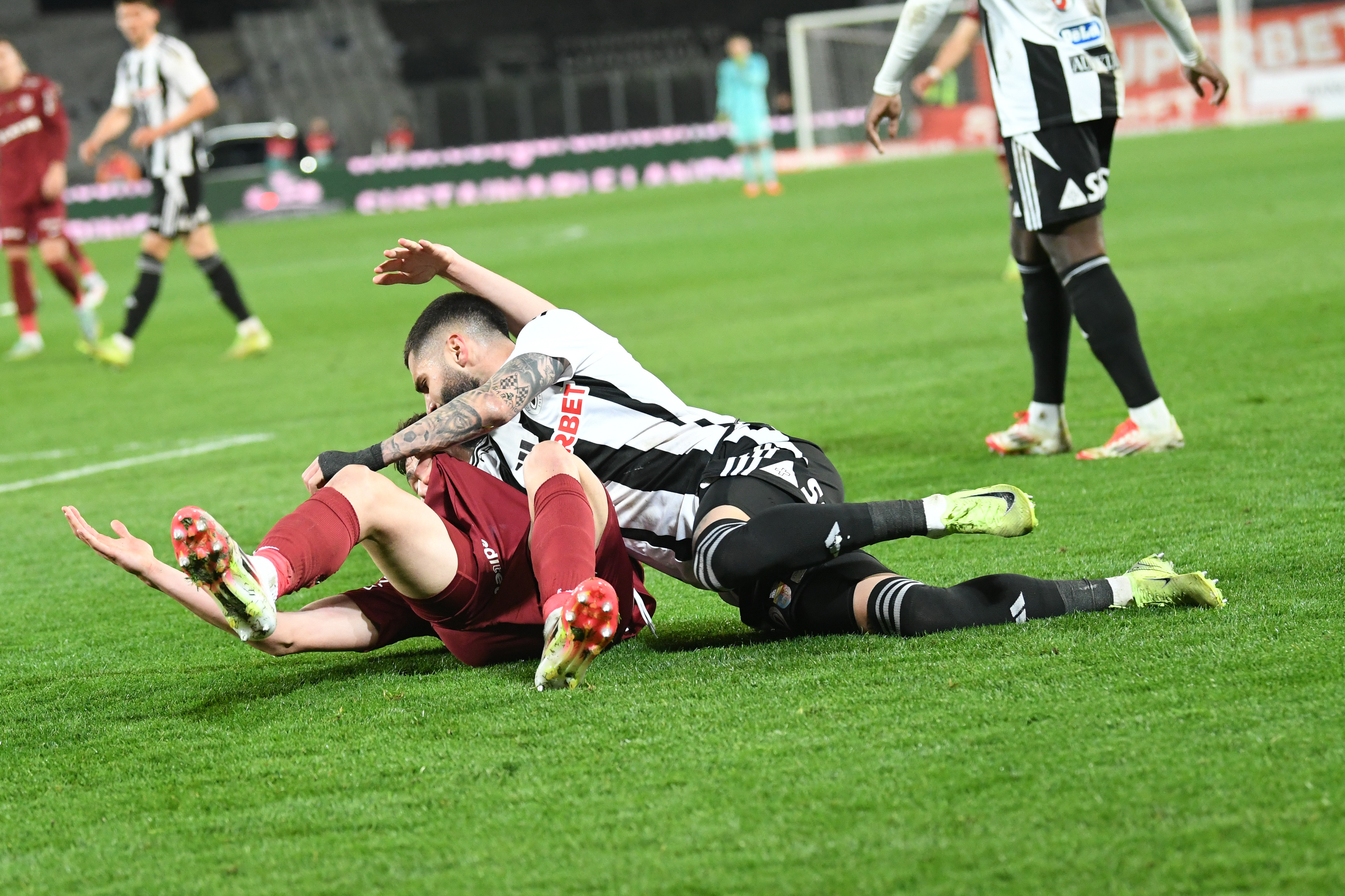 Lupta pentru &bdquo;lingourile de aur&ldquo;: cele trei care sunt patru. Caramavrov analizează plusurile și minusurile echipelor care au șanse la c&acirc;știgarea campionatului