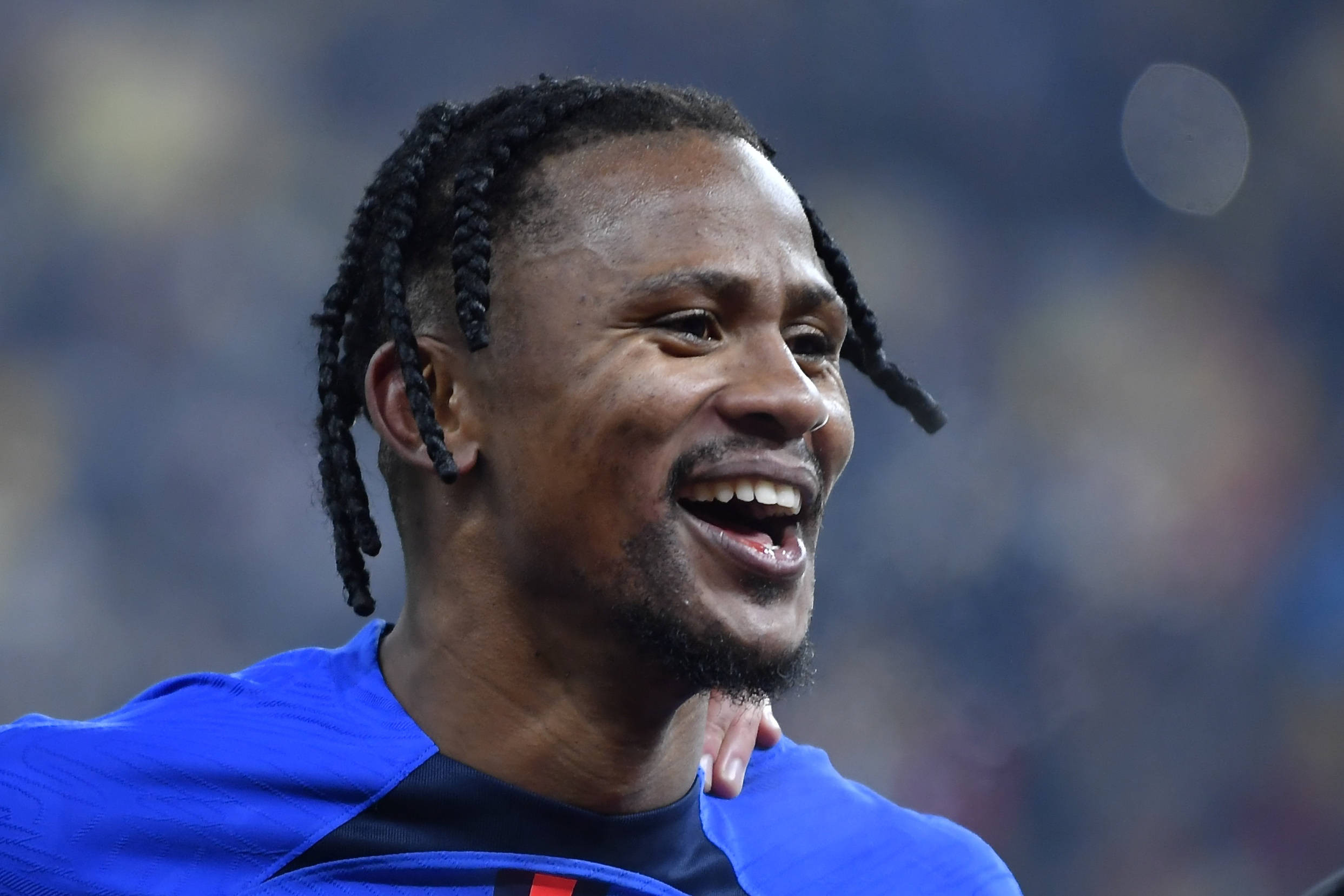 Transformarea lui Ngezana, uluitoare pentru sud-africani: cum a schimbat Rom&acirc;nia un fotbalist ridiculizat &icirc;n țara sa