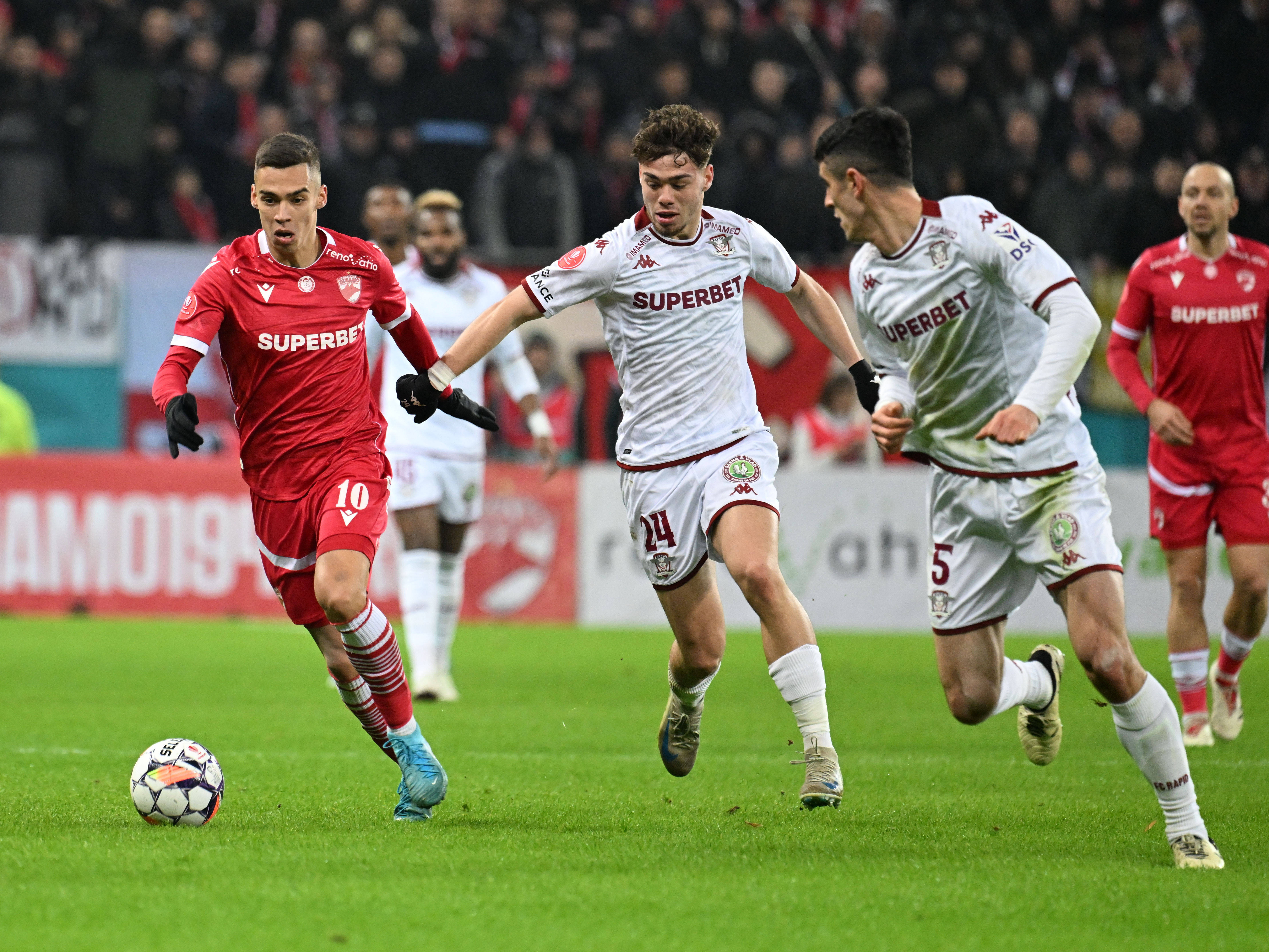 Echipele de start la Rapid - Dinamo: Kopic schimbă portarul, iar Șumudică mizează pe Stolz