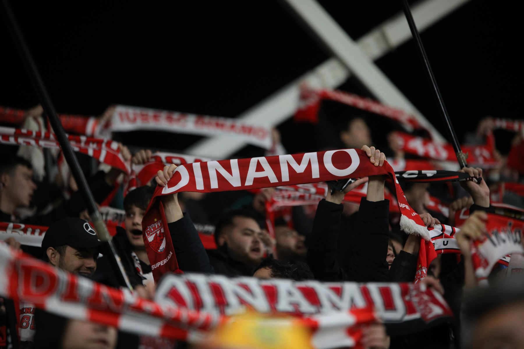 Dinamo pregătește deja sezonul viitor! C&acirc;inii vor jucători de la FCSB, Rapid și Craiova