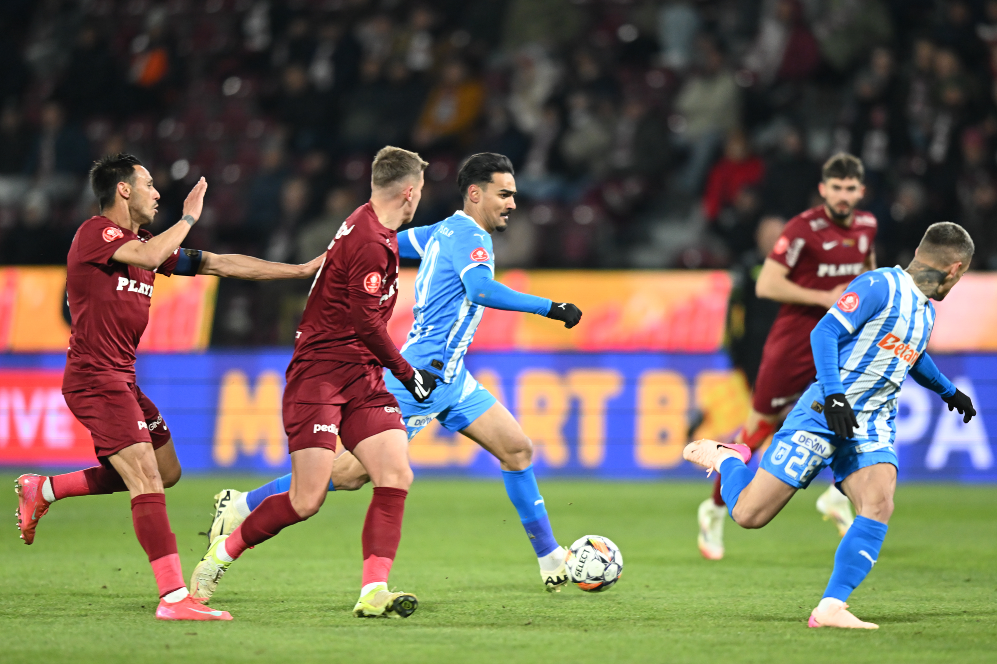 CFR Cluj - Universitatea Craiova 2-0! Ardelenii c&acirc;știgă și urcă pe doi &icirc;n clasament, la două puncte de FCSB